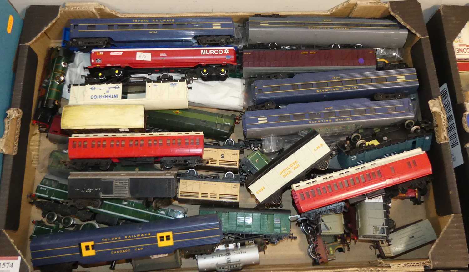 A collection of 00 gauge model railway, mainly being carriages