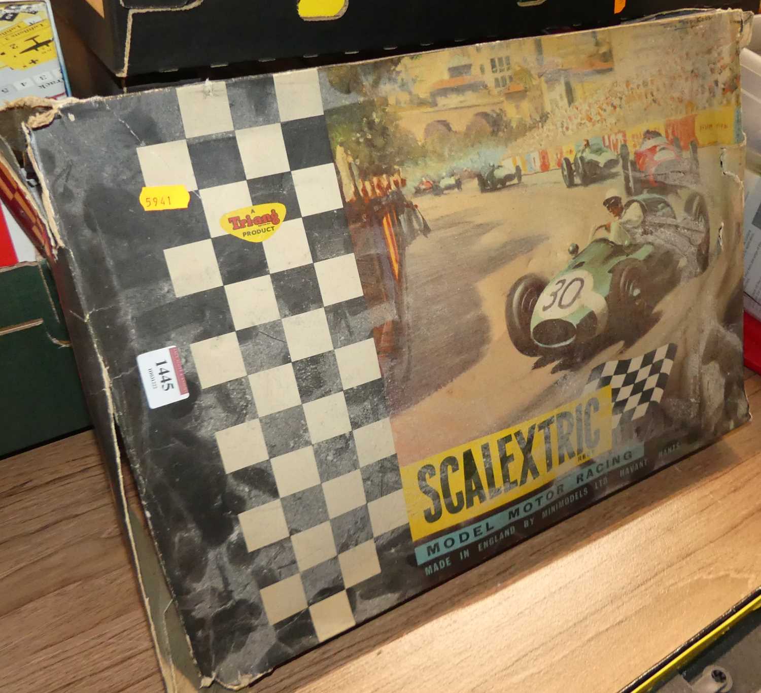 A Scalextric no 50 boxed gift set housed in the original heavily worn box - Bild 3 aus 3