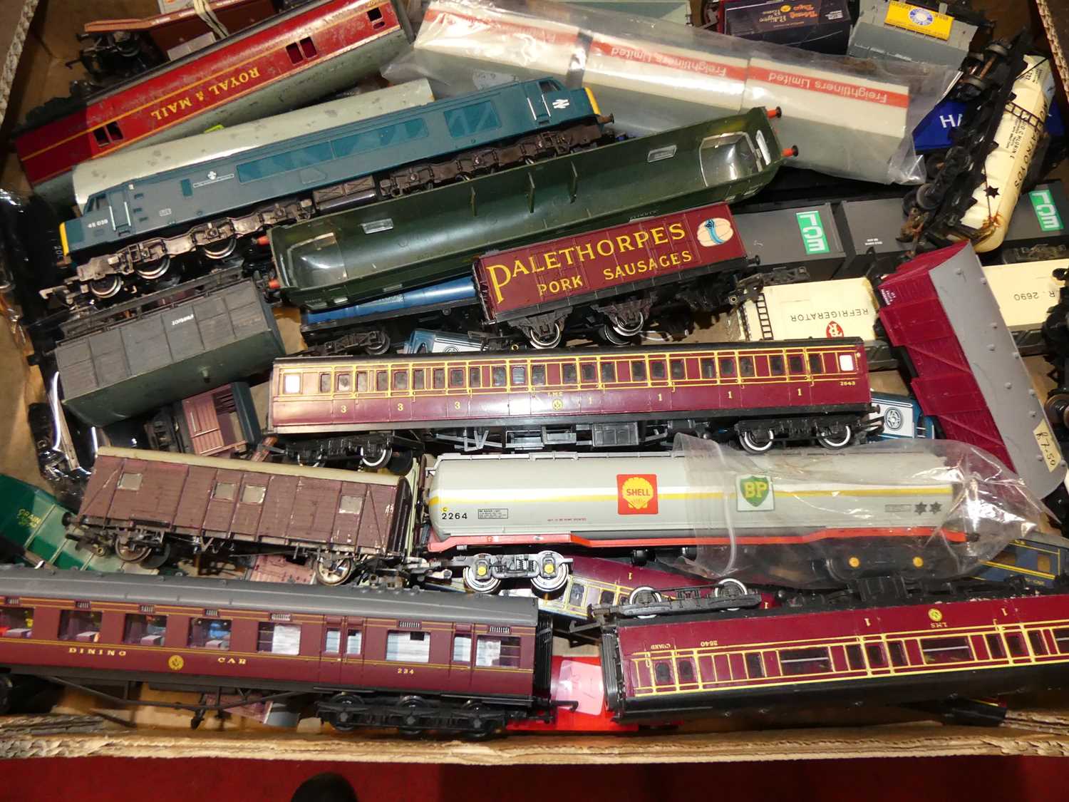 Two boxes from a collection of mixed 00 gauge railways to include Hornby, Bachmann, some kit built - Image 2 of 3