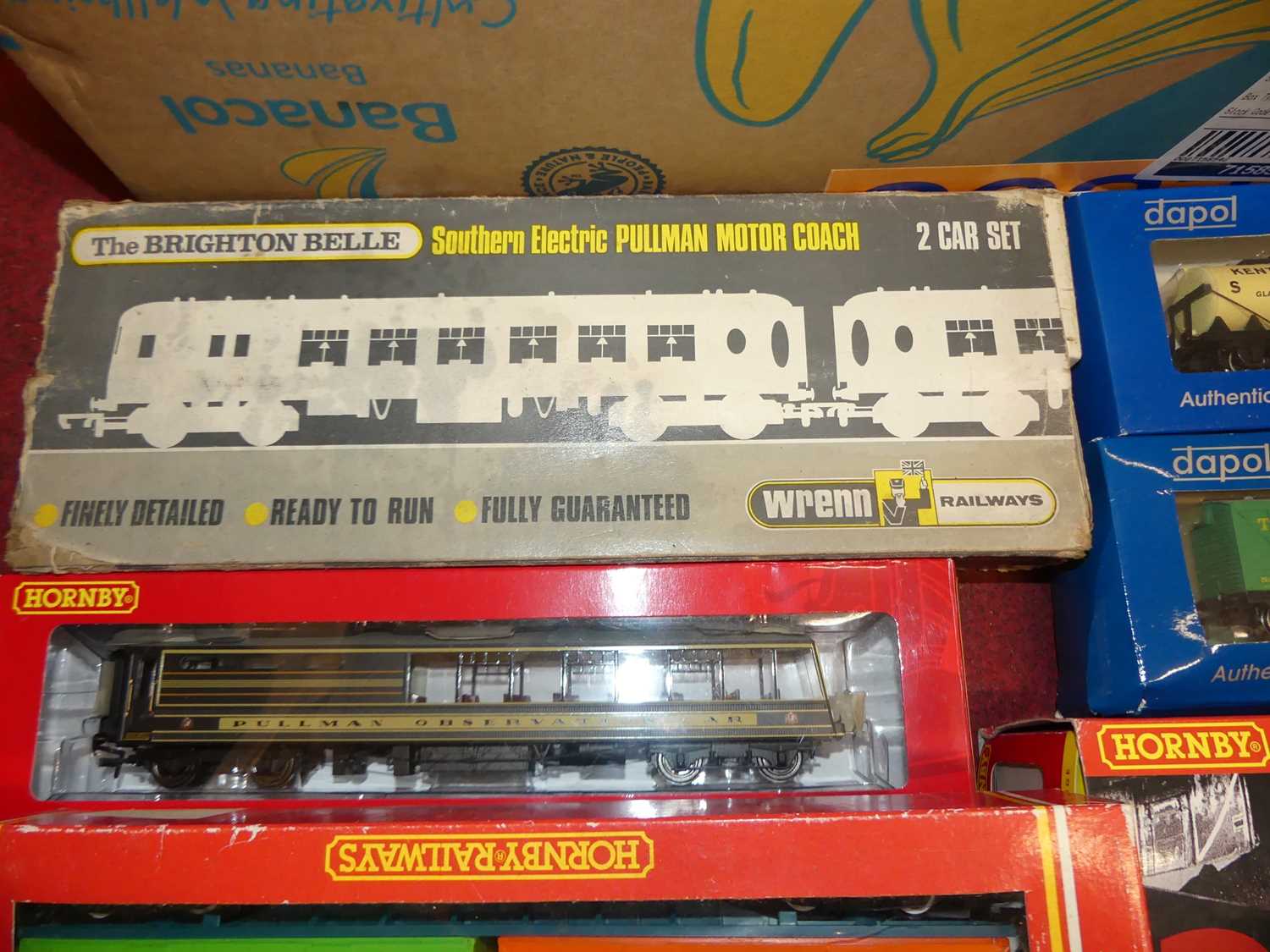 A large collection of mixed 00 gauge boxed wagons, locomotives, and accessories to include a - Image 3 of 8