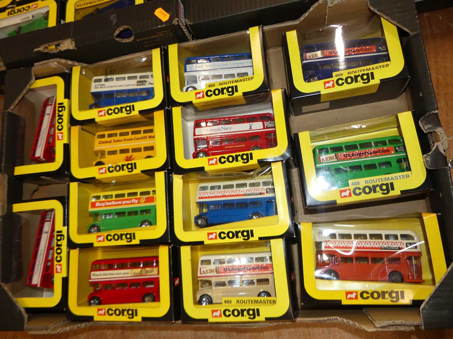Three boxes of mixed yellow & black boxed Corgi 1980s public transport diecast buses - Bild 4 aus 4