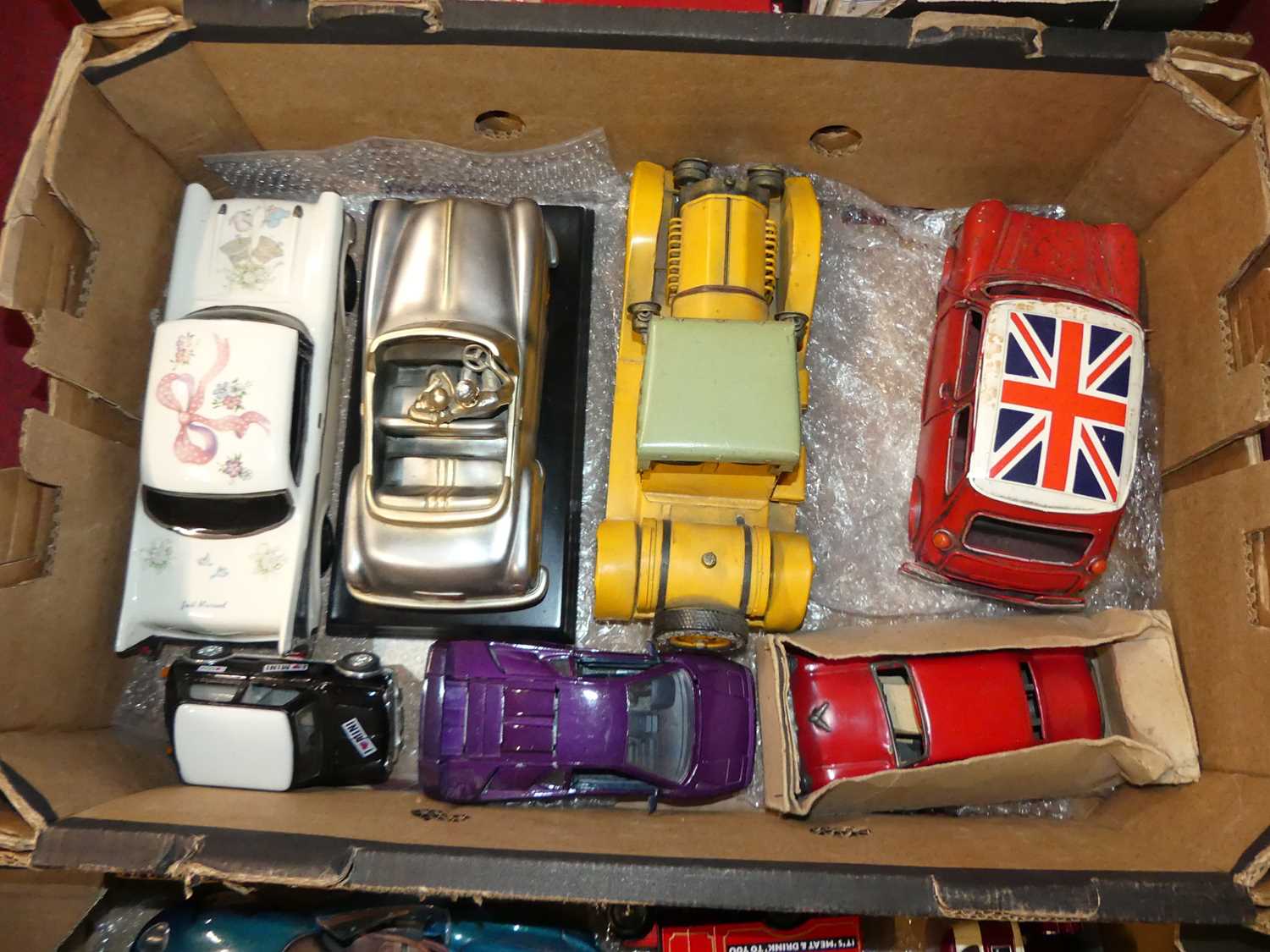 3 boxes of mixed modern issue diecast to include Corgi Cafe Connection, various loose 1/18 scale - Image 3 of 4