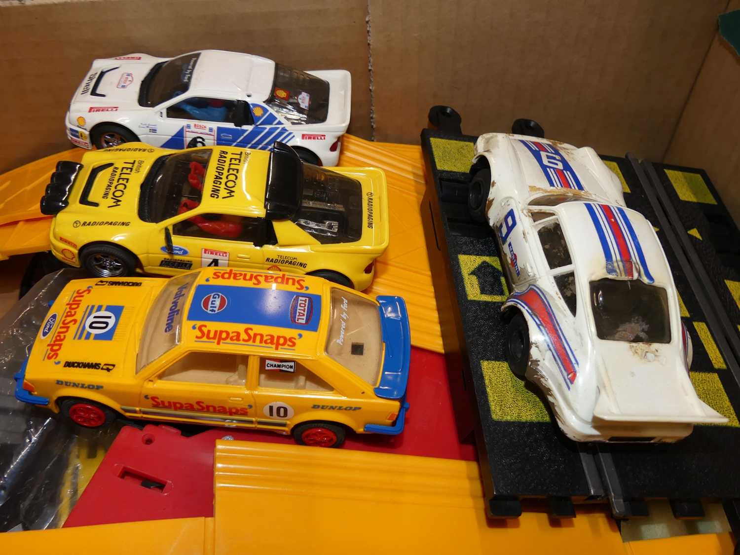 Two trays of mixed loose and boxed Scalextric to include various slot cars, The Loop, housed in - Image 3 of 3