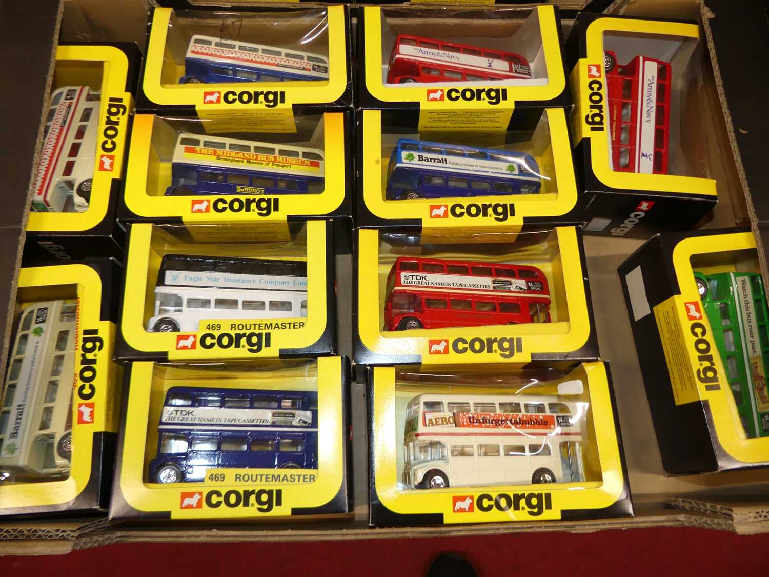 Three boxes of mixed yellow & black boxed Corgi 1980s public transport diecast buses - Bild 3 aus 4