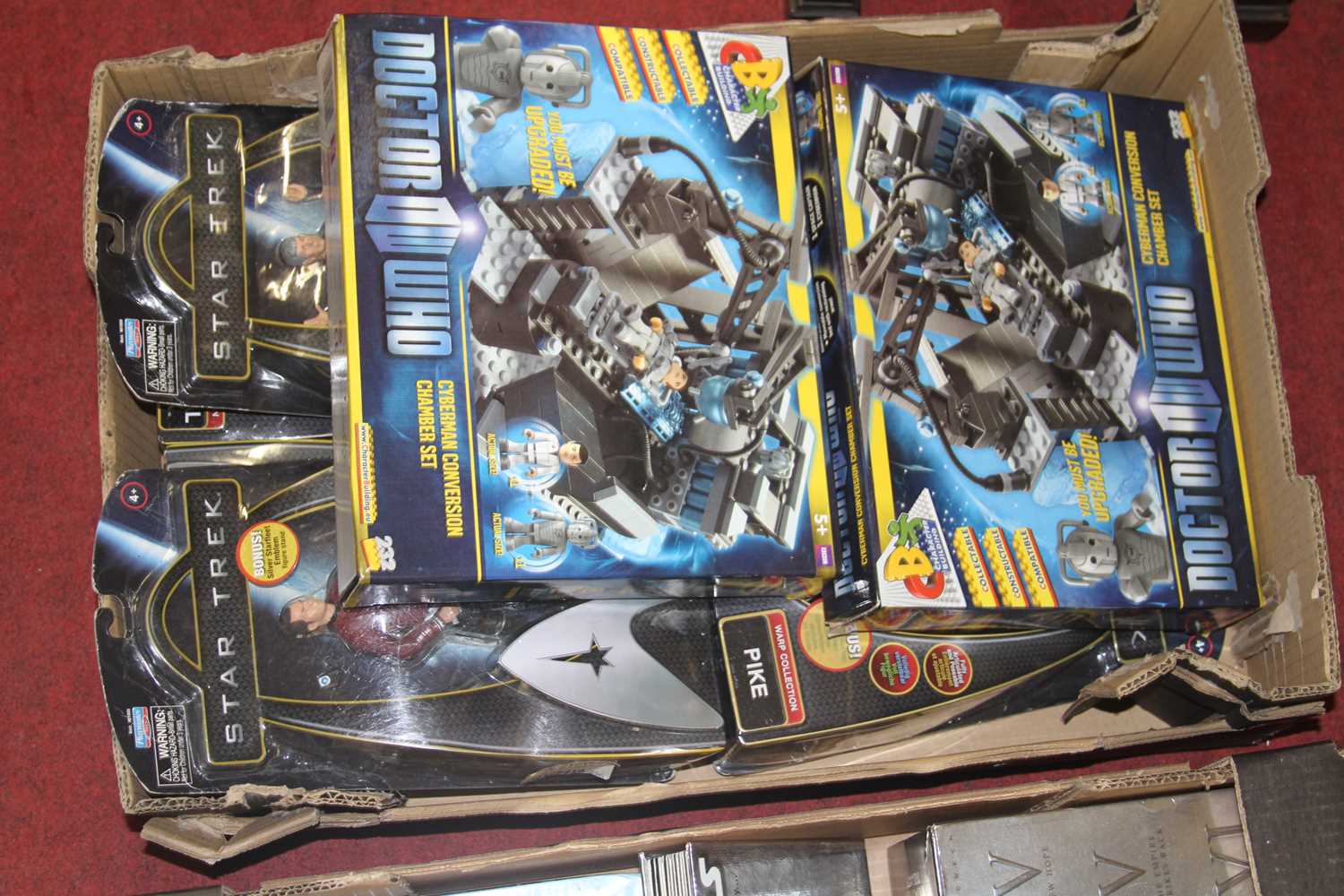 Two boxes of sci-fi related action figures and accessories to include Star Trek, Star Wars, and - Image 3 of 3