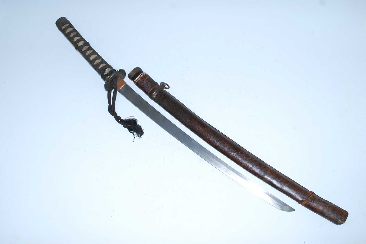 A Japanese Gendaito wakizashi, having a 54cm slightly curved blade with copper habaki, engraved - Image 2 of 12