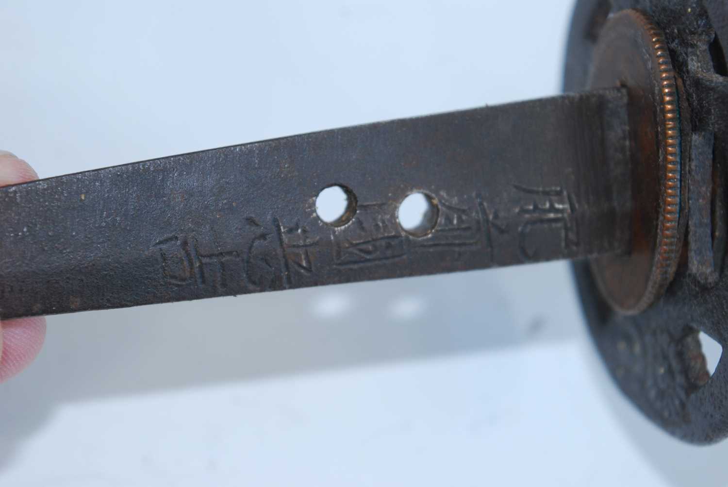 A Japanese Shinto Wakizashi, the 42cm slightly curved blade signed to the tang Hizen Tadayoshi, - Bild 12 aus 14