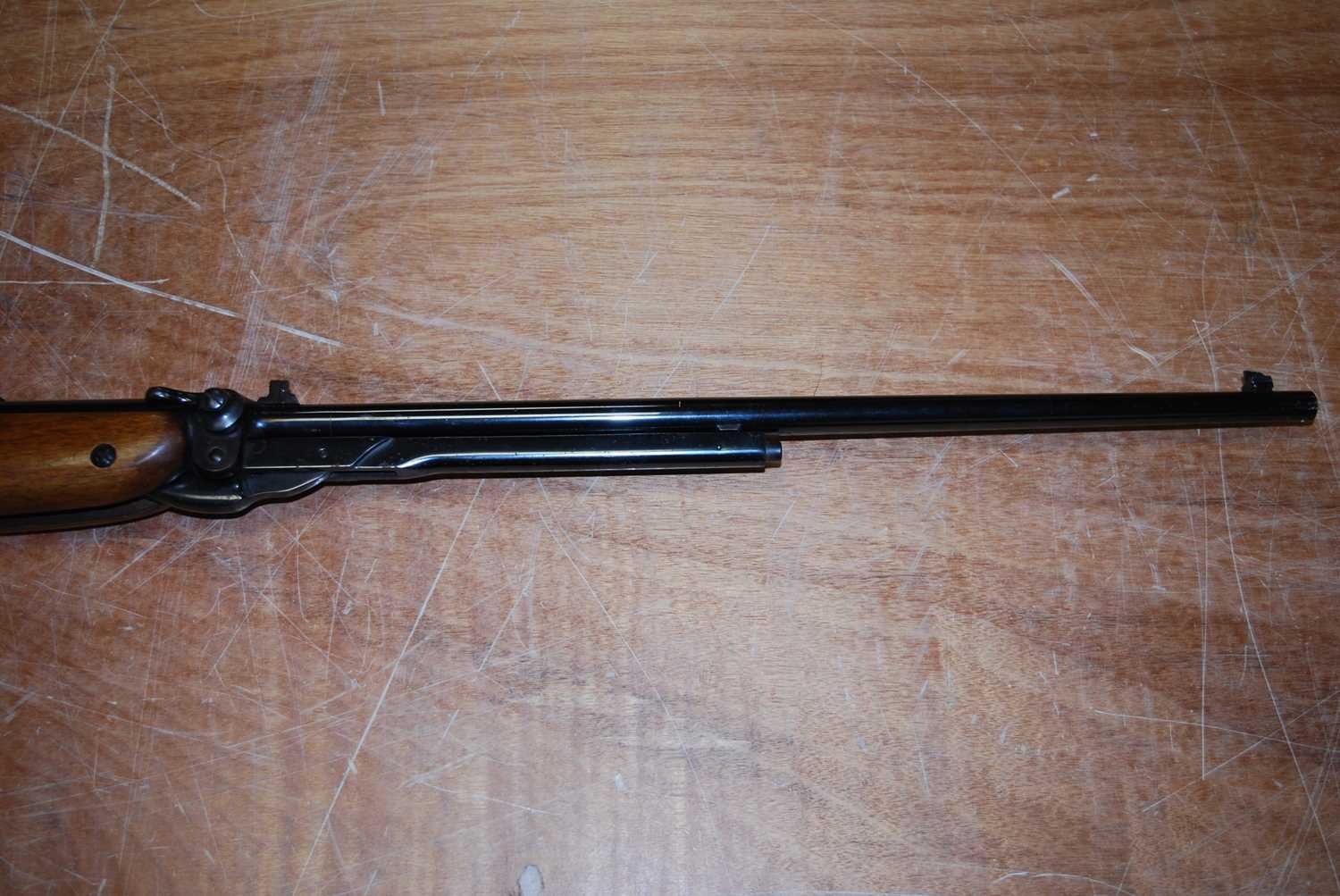 The Webley Mark 3 .22 calibre under-lever action air rifle, the beech stock with Webley logo, serial - Bild 6 aus 12