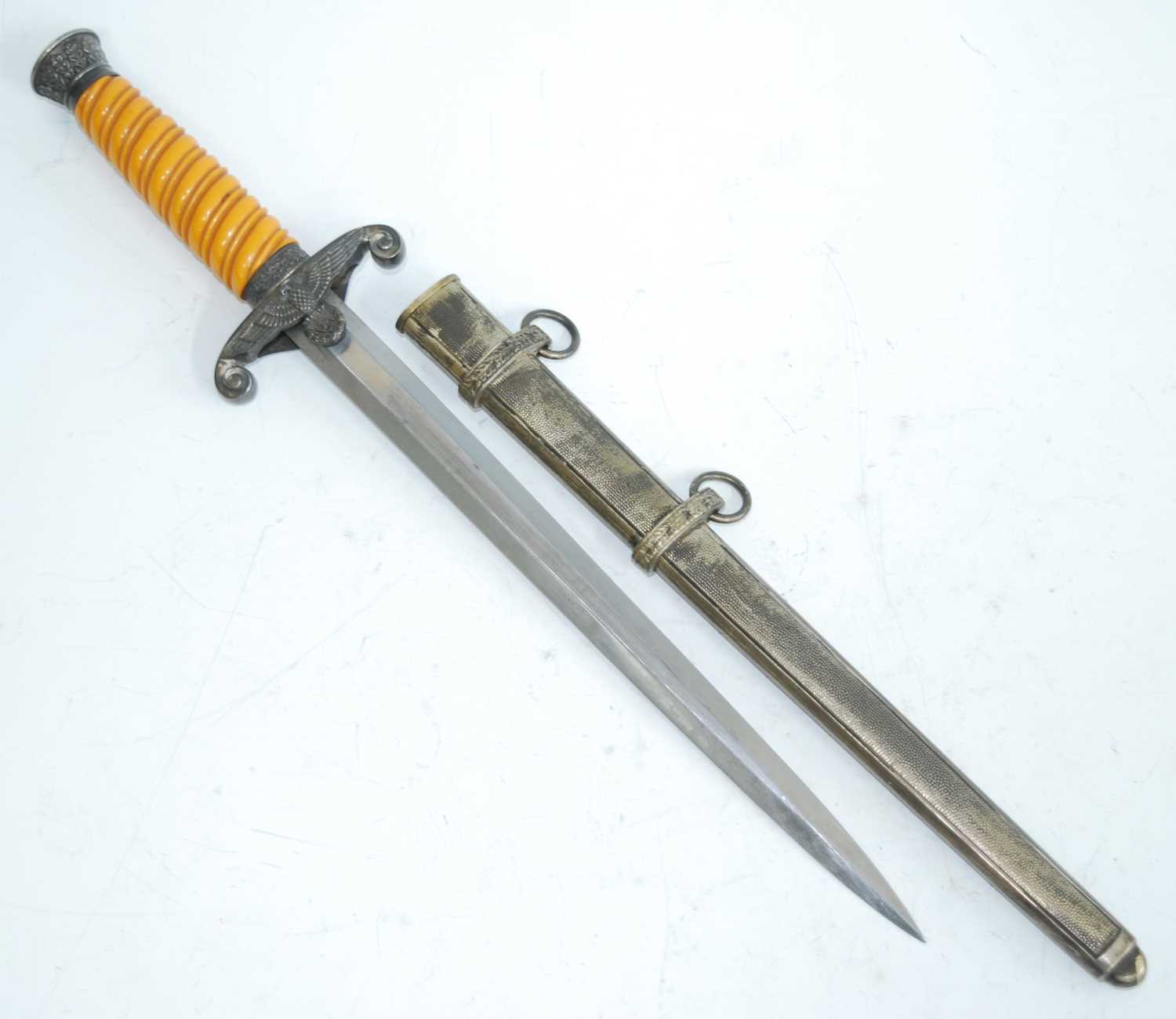 A German Third Reich Heer (Army) dagger, the 26cm double edged blade marked to the ricasso - Bild 2 aus 3