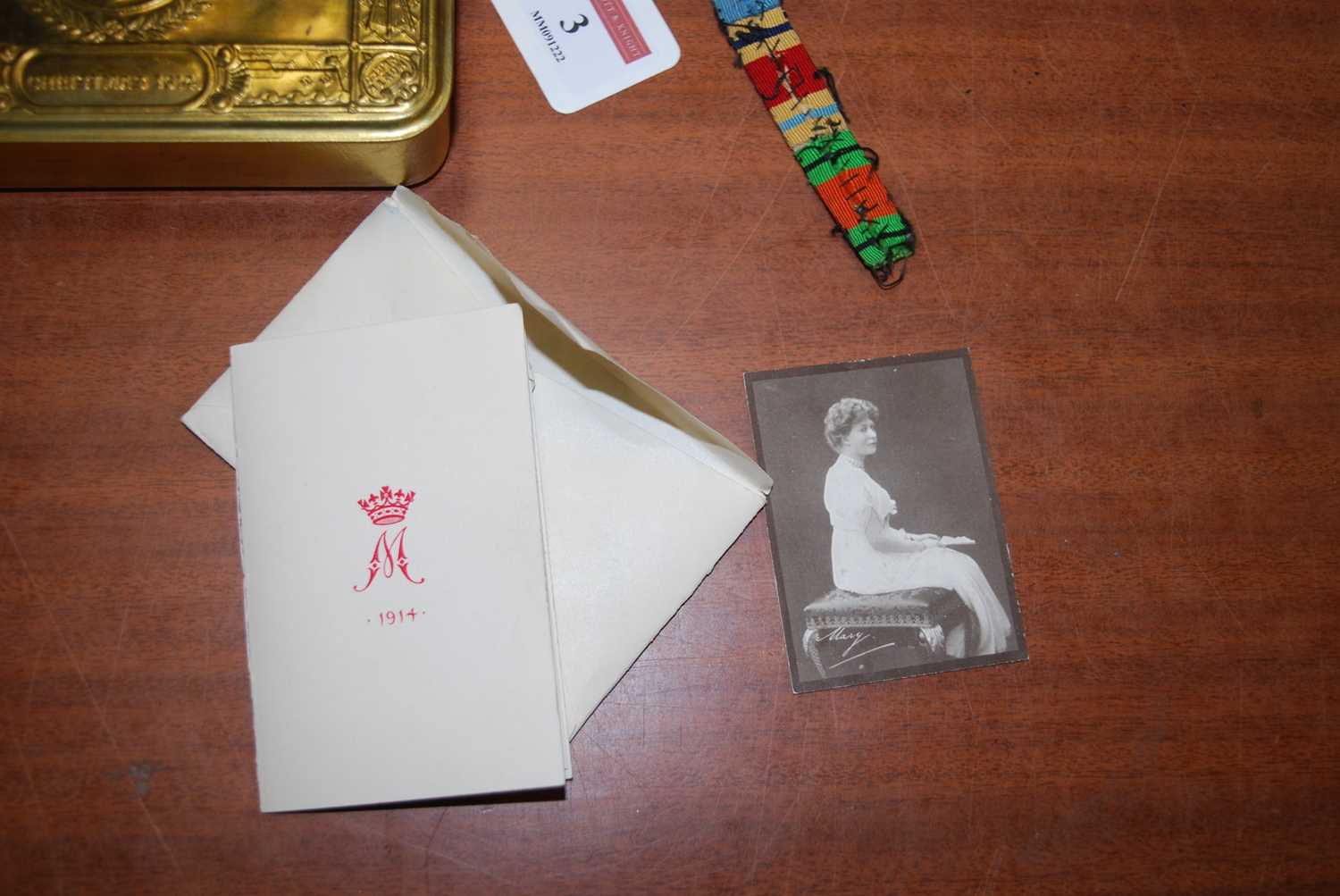 A WW I Princess Mary Christmas gift tin with greetings card and photograph in envelope, in the - Image 6 of 7