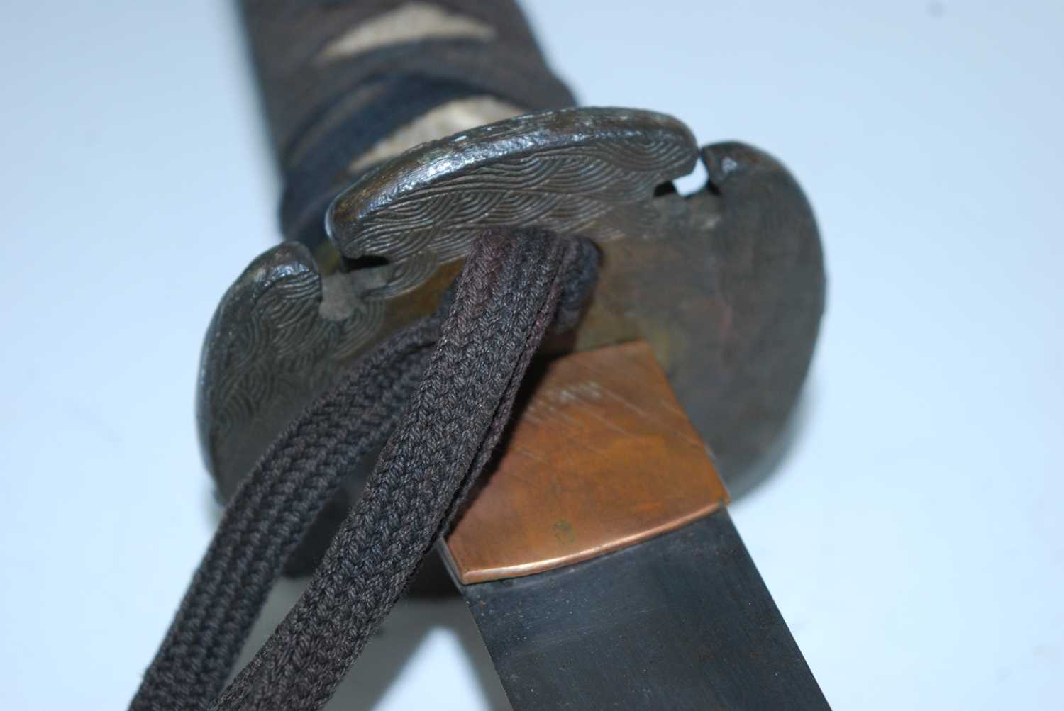 A Japanese Gendaito wakizashi, having a 54cm slightly curved blade with copper habaki, engraved - Image 3 of 12