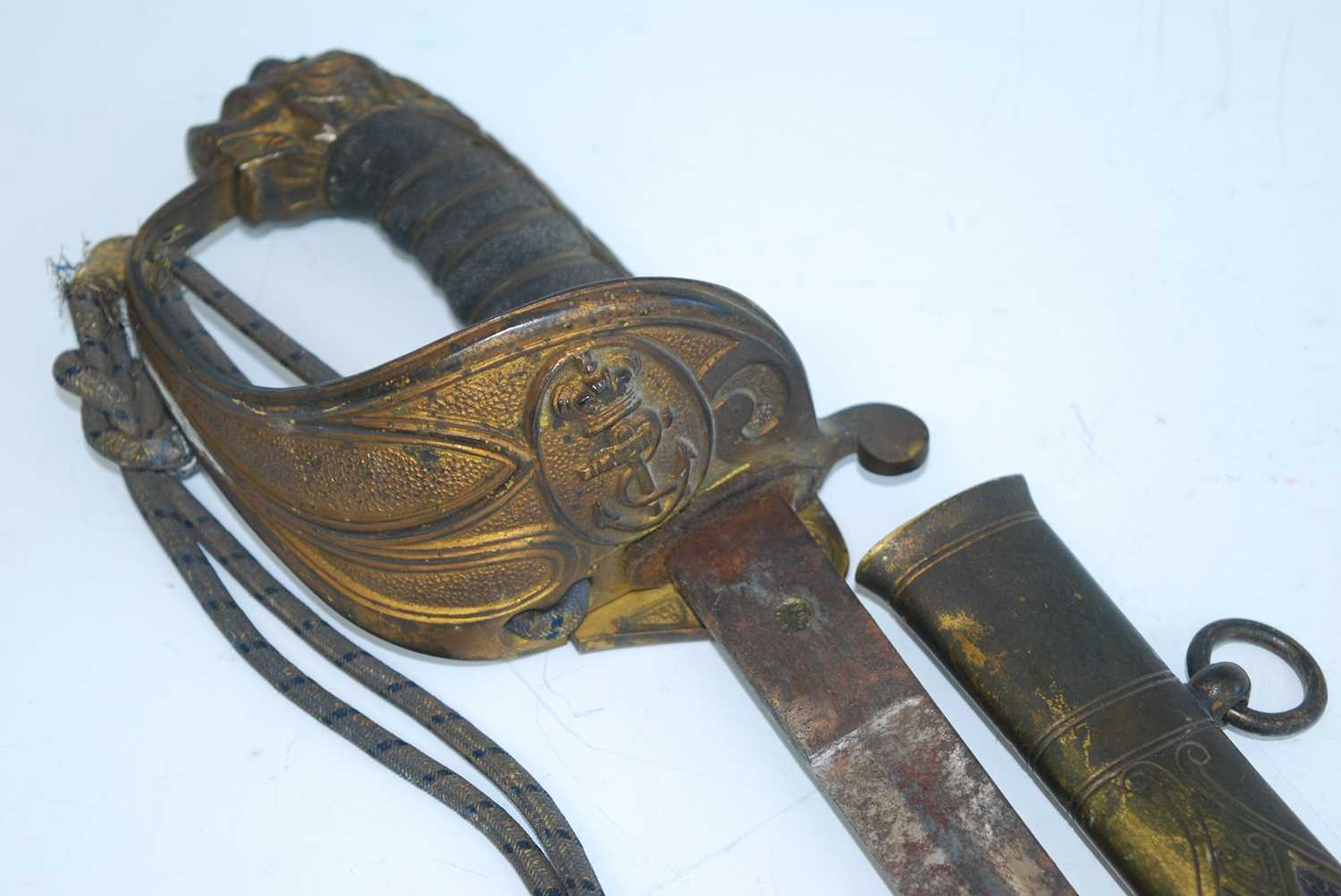 A British 1827 pattern Naval Officer's sword, having an 82cm slightly curved fullered blade the - Bild 2 aus 7