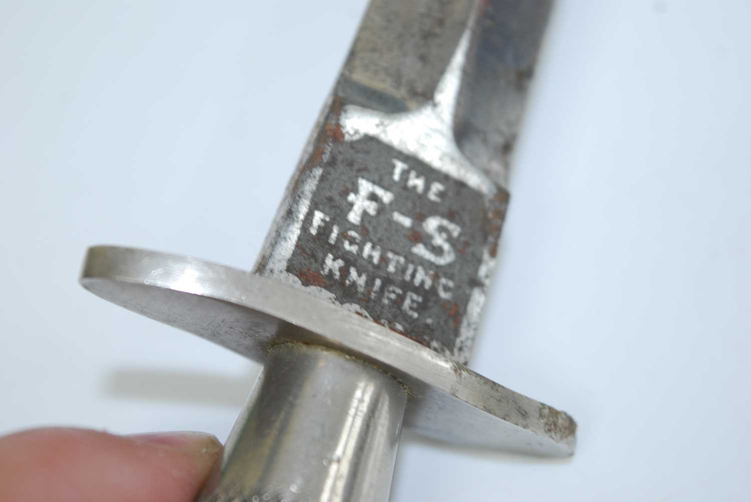A Fairbairn-Sykes 1st Pattern Commando fighting knife, the 17cm double edged spear-point blade - Image 7 of 13