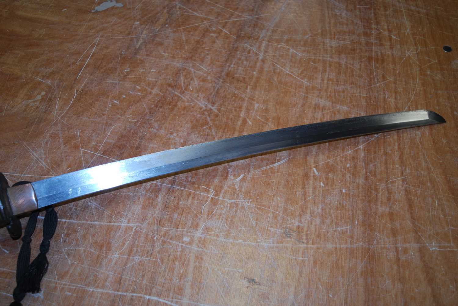 A Japanese Gendaito wakizashi, having a 54cm slightly curved blade with copper habaki, engraved - Image 12 of 12