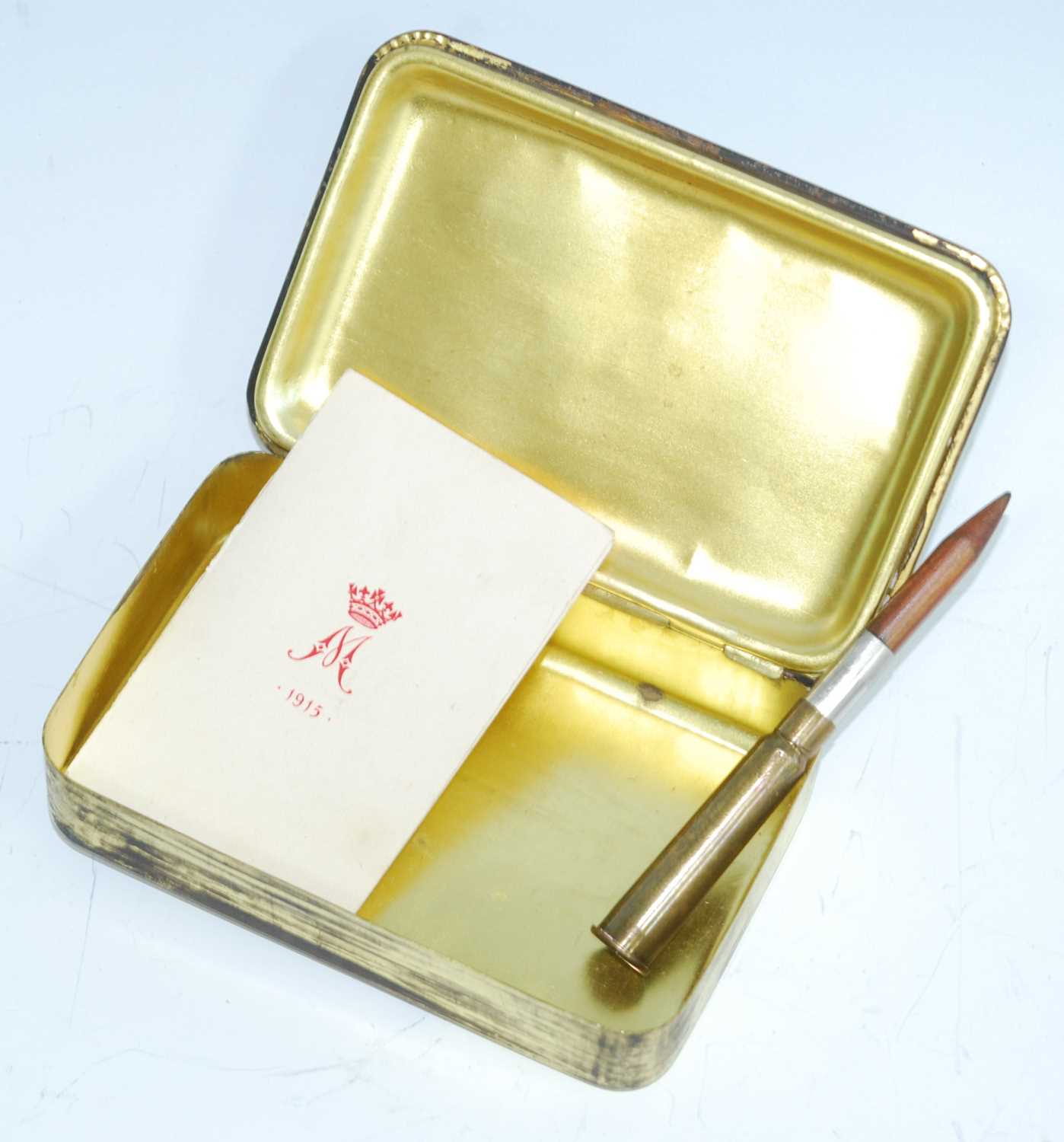 A WW I Princess Mary Christmas gift tin, containing a bullet pencil and greetings card, together - Bild 2 aus 3