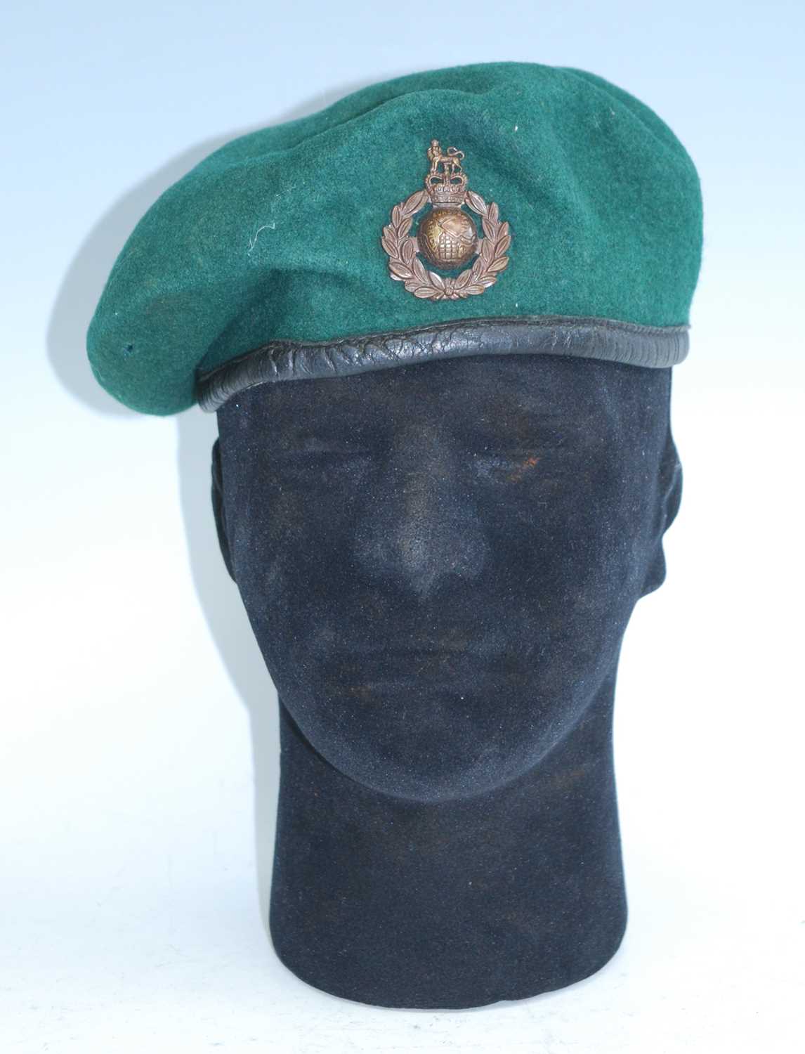 A blue woollen beret with badge for the Army Ordnance Corps, together with a United Nations beret - Image 3 of 5