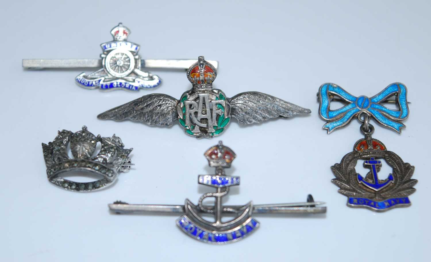 A WW II RAF silver and enamelled sweetheart brooch, inscribed verso Mildenhall Xmas 1940, 53mm,