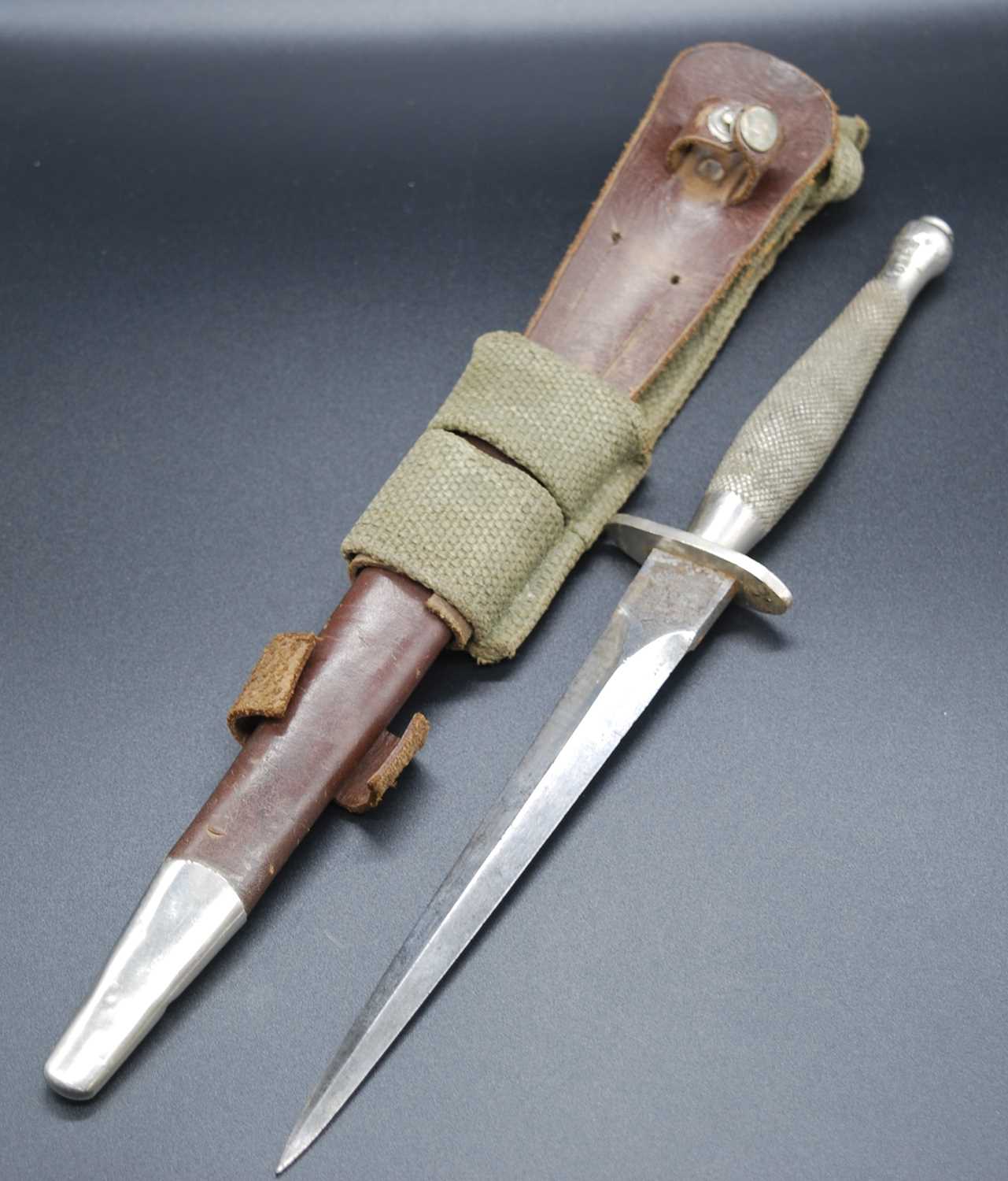 A Fairbairn-Sykes 1st Pattern Commando fighting knife, the 17cm double edged spear-point blade - Image 2 of 13