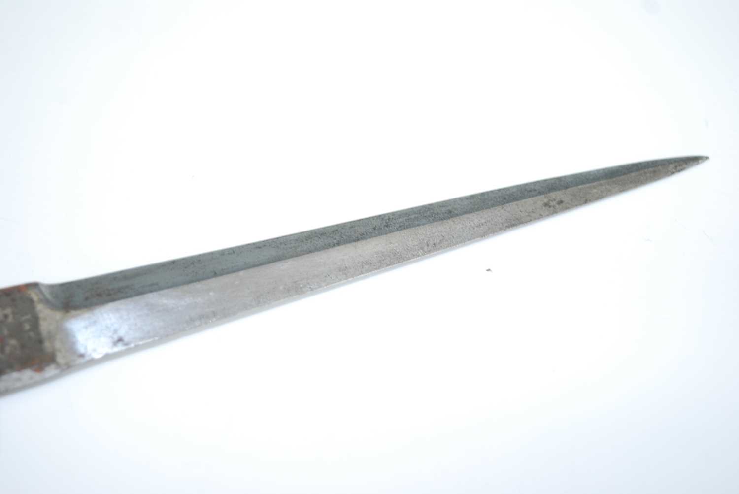A Fairbairn-Sykes 1st Pattern Commando fighting knife, the 17cm double edged spear-point blade - Image 9 of 13