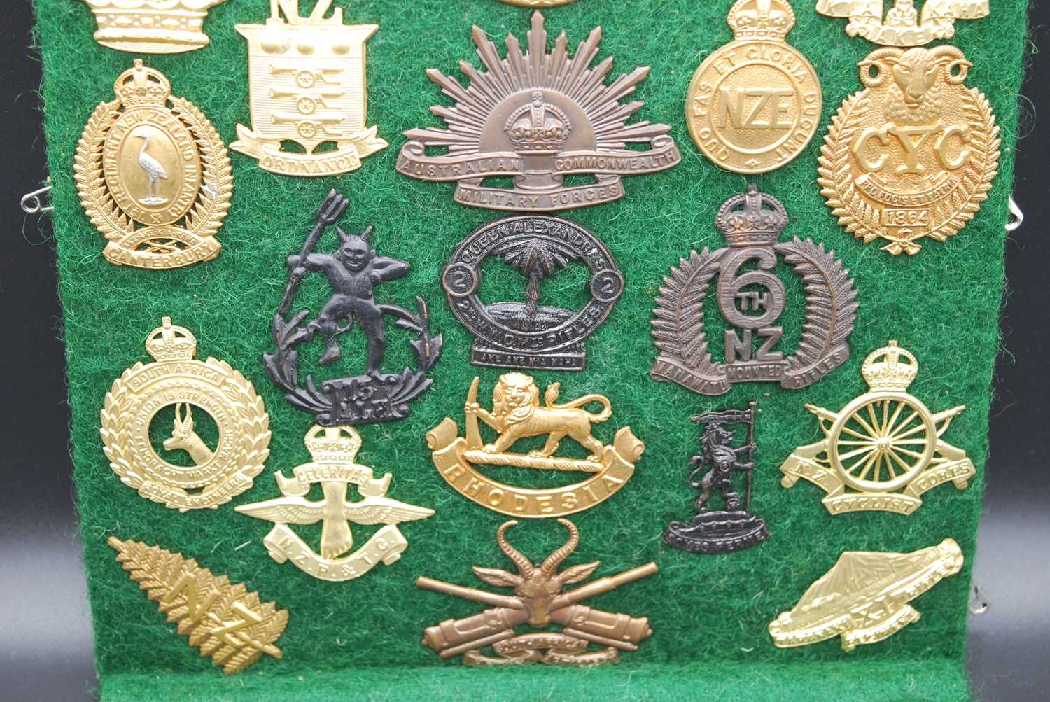 A collection of cap badges and insignia, mainly being Commonwealth Regiments to include Canadian - Image 6 of 7