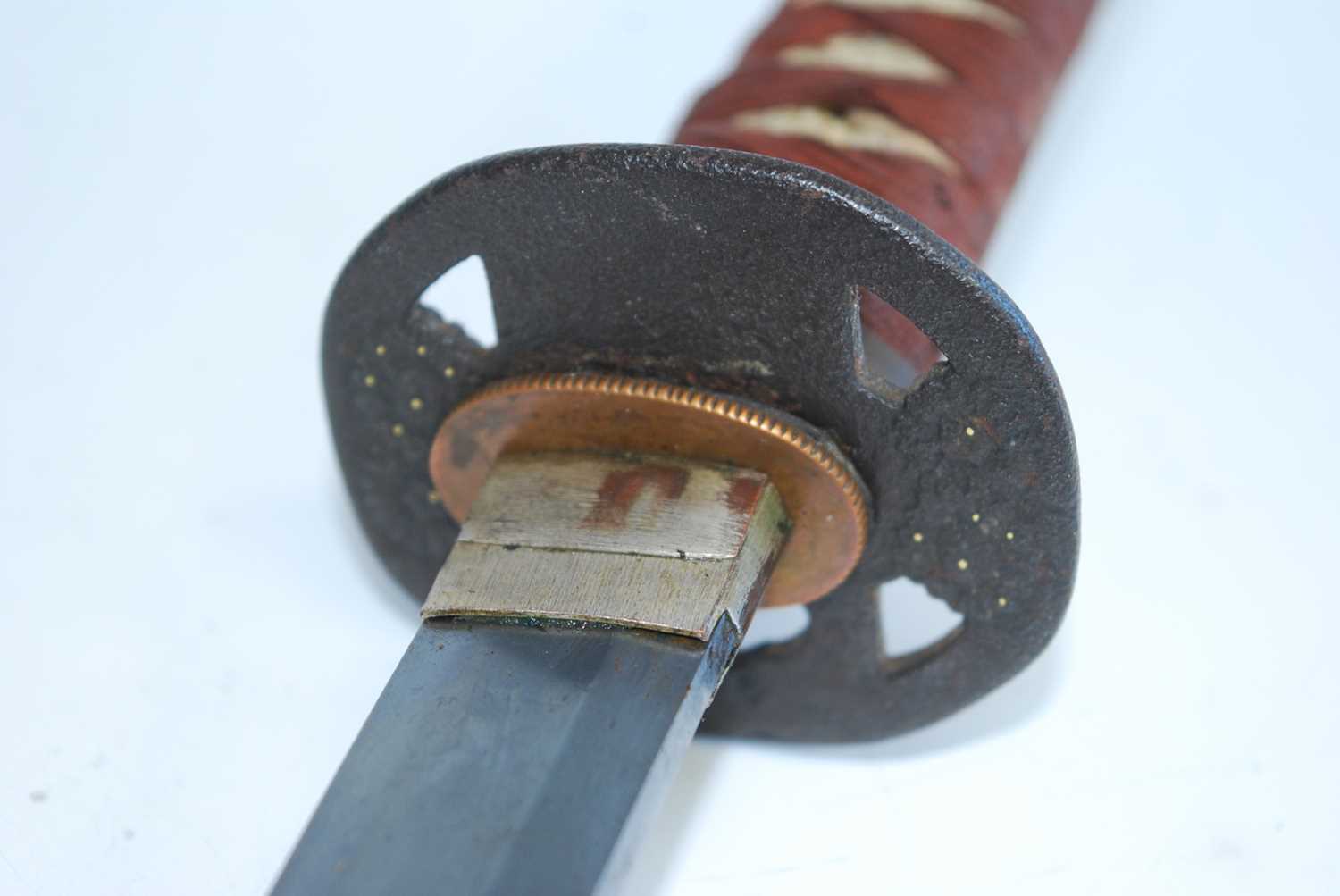A Japanese Shinto Wakizashi, the 42cm slightly curved blade signed to the tang Hizen Tadayoshi, - Bild 3 aus 14