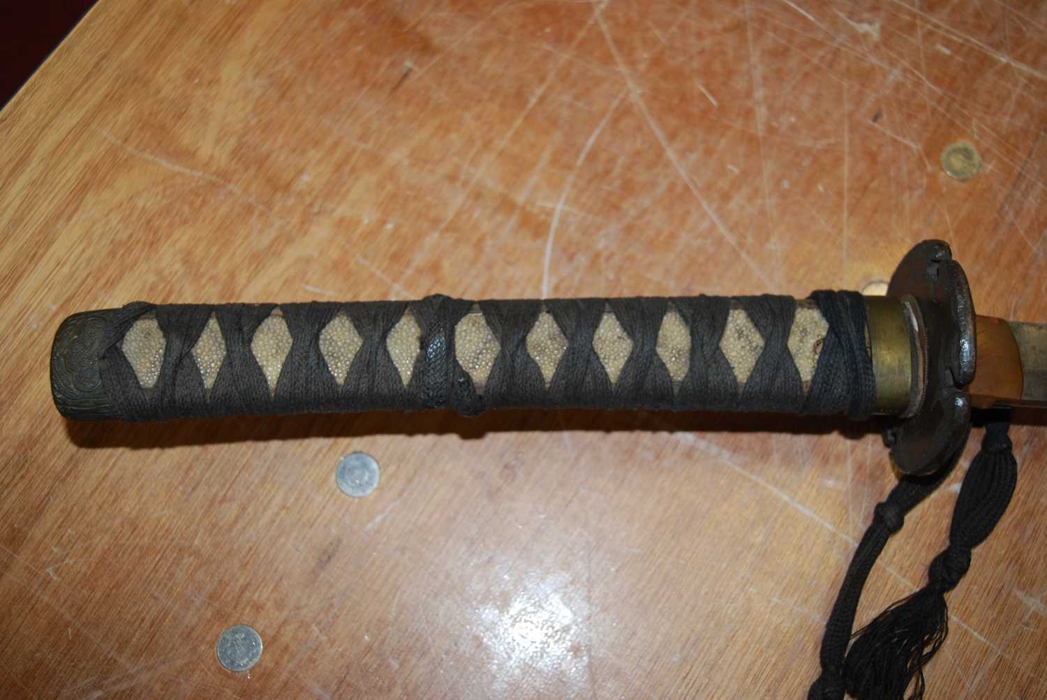 A Japanese Gendaito wakizashi, having a 54cm slightly curved blade with copper habaki, engraved - Image 9 of 12