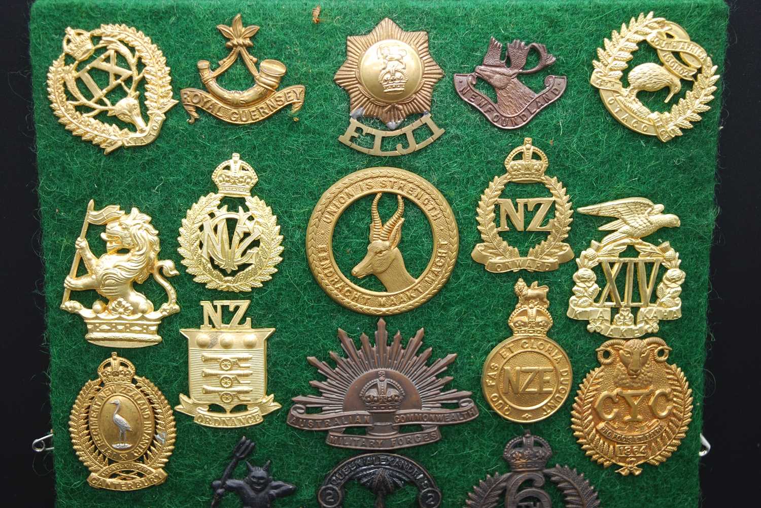 A collection of cap badges and insignia, mainly being Commonwealth Regiments to include Canadian - Image 5 of 7