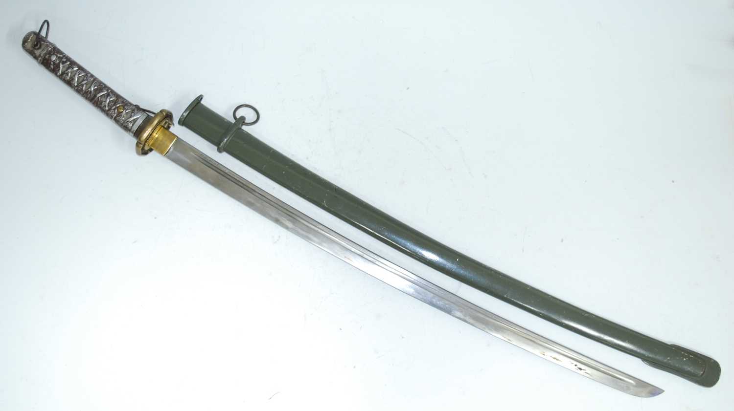 A Japanese shin gunto katana, having a 67cm single edged fullered blade numbered 50815, gilt metal - Image 2 of 5