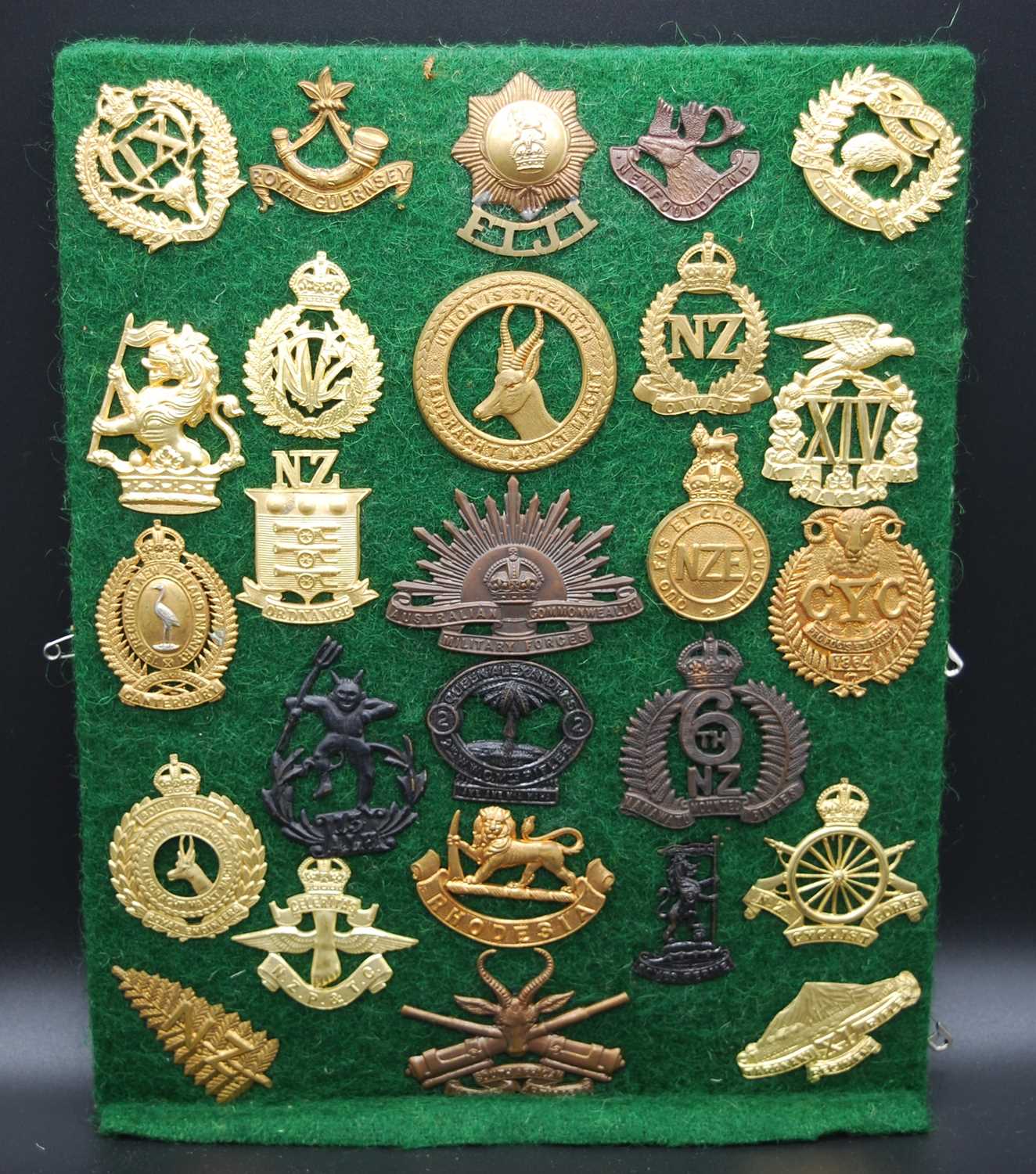 A collection of cap badges and insignia, mainly being Commonwealth Regiments to include Canadian - Image 4 of 7
