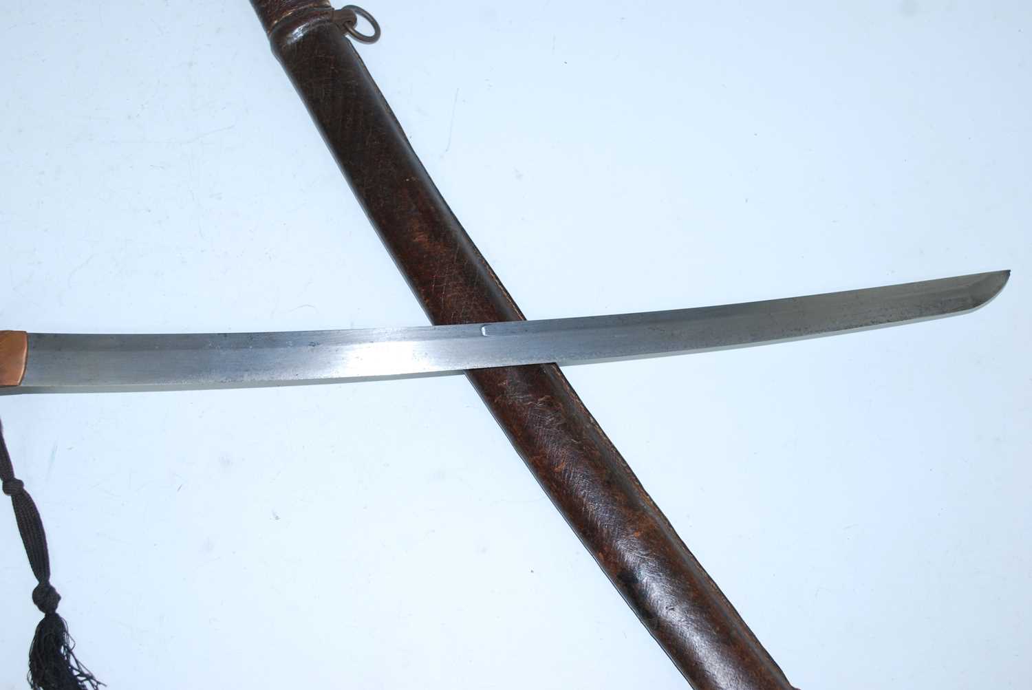 A Japanese Gendaito wakizashi, having a 54cm slightly curved blade with copper habaki, engraved - Image 5 of 12