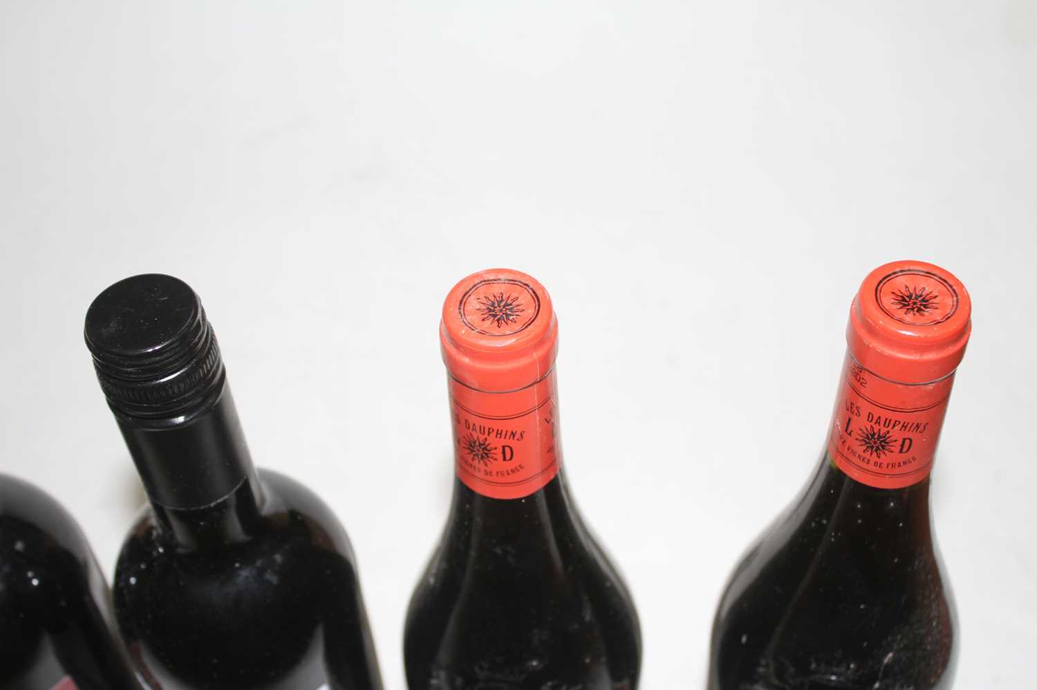 Telegramme, 2016, Châteauneuf du Pape, one bottle; Les Dauphins, 2017, Côtes du Rhone, two - Bild 2 aus 6