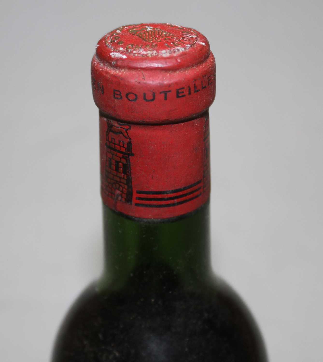 Château Latour, 1960, Pauillac Premier Grand Cru Classe, one half bottle - Bild 2 aus 3