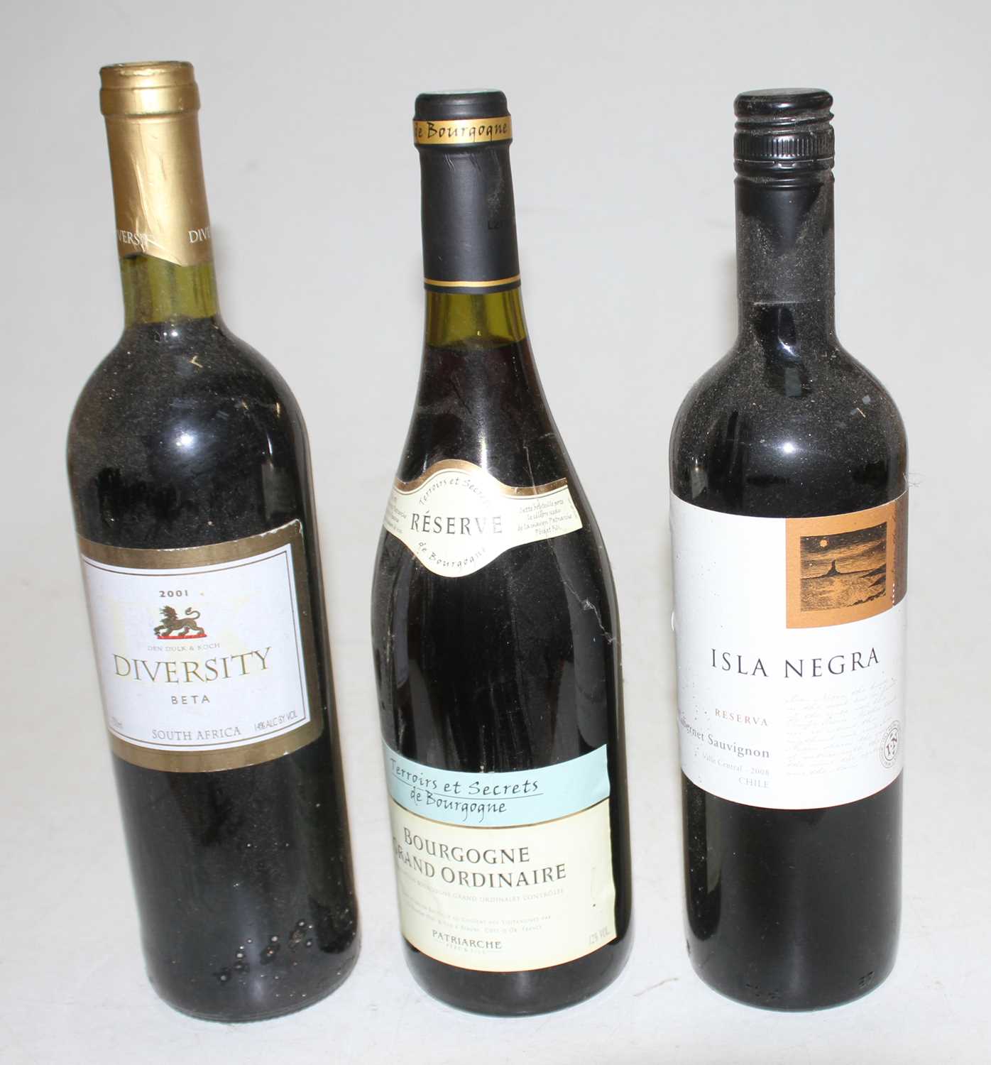Assorted table wines, to include one bottle each of Isla Negra, Diversity, La Huerta etc (6)