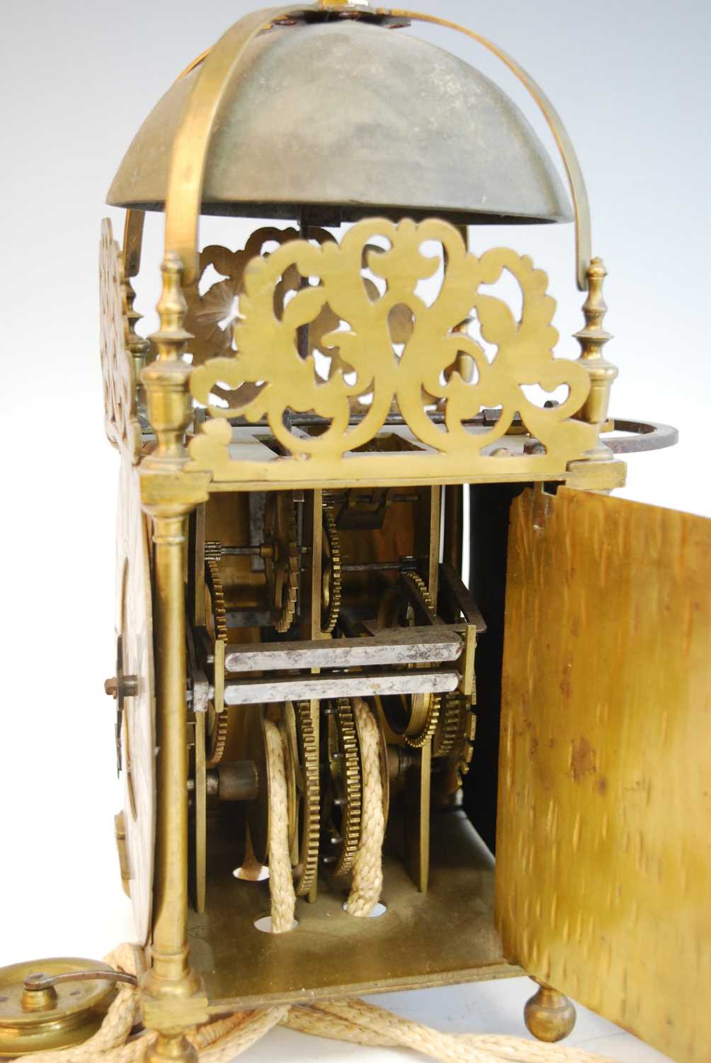 An 18th century brass lantern clock, the dial signed Rich(ard) Rayment Bury (St Edmunds), the - Bild 3 aus 6