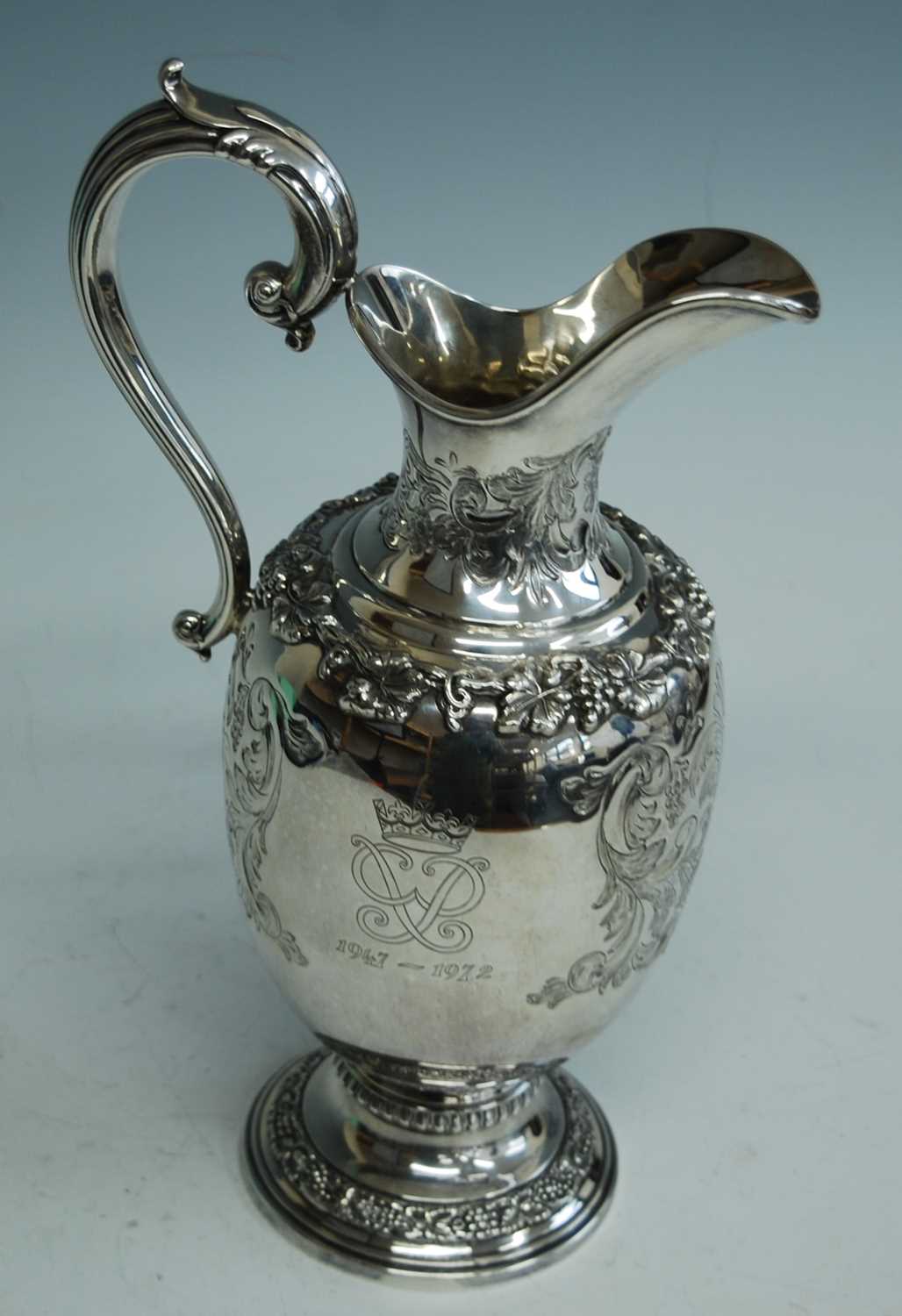 A Garrard & Co silver commemorative wine ewer for the Silver Wedding anniversary of Queen - Image 2 of 11