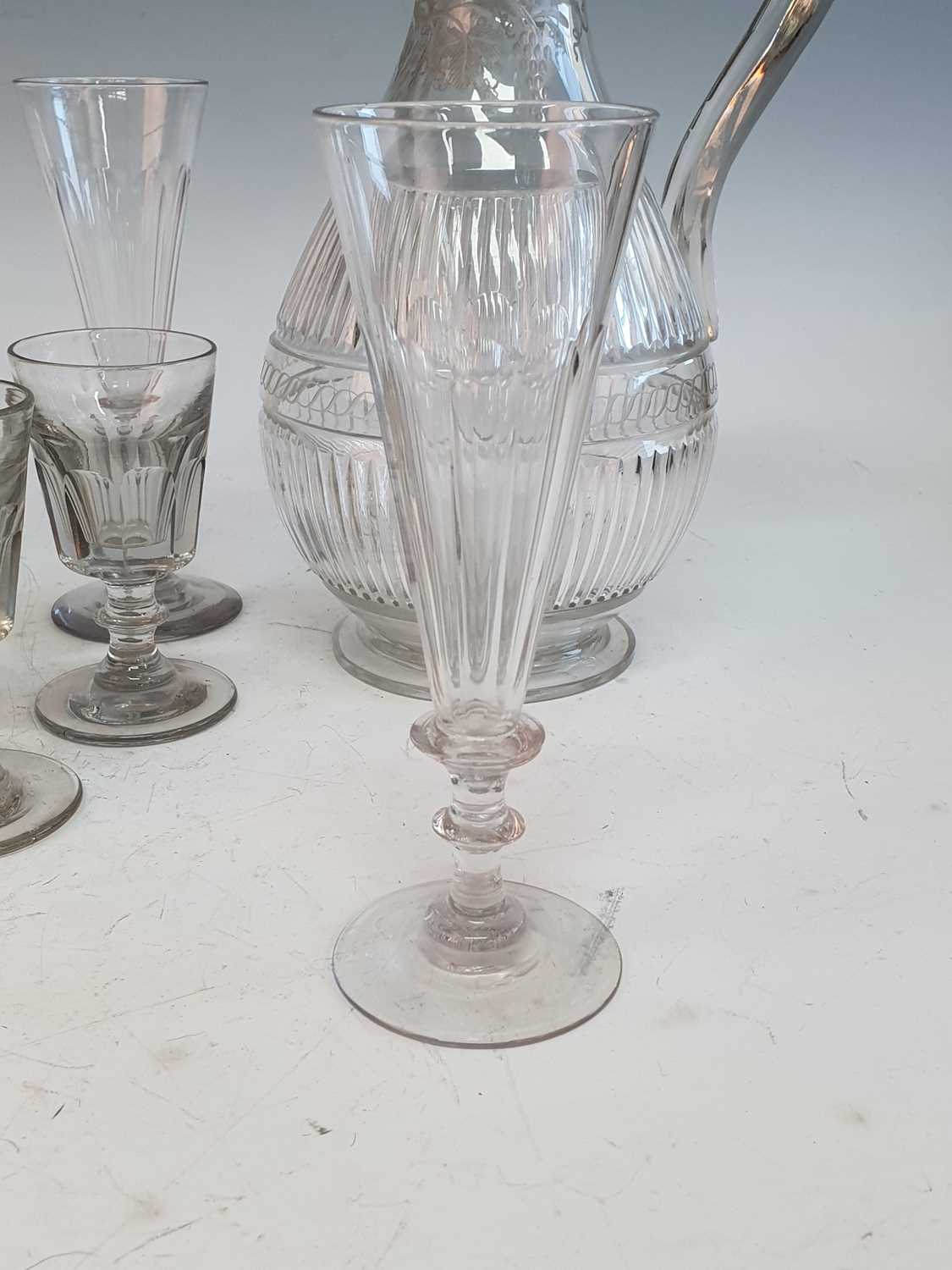 A Regency glass claret jug, wheel engraved with trailing vines, h.28cm, together with a set of - Bild 4 aus 4