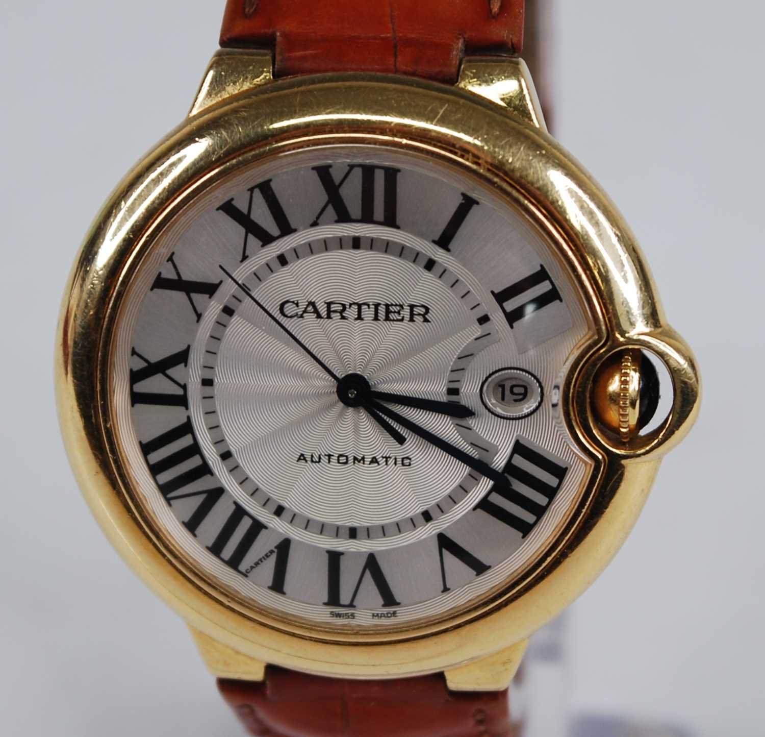 A gent's Cartier Ballon Bleu 18ct gold cased automatic calendar wristwatch, ref: 2998, case No.