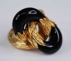 A Kutchinsky 18ct gold and black onyx set dress ring, of interlocking design, the gold with