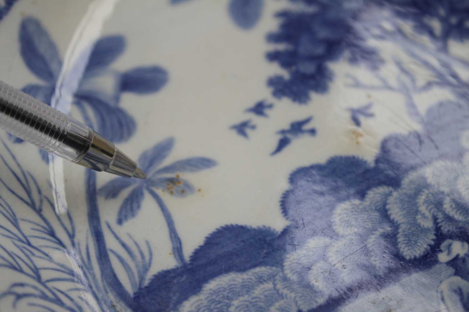 A circa 1810 Spode Indian Sporting series blue and white transfer decorated meat dish, impressed - Image 5 of 10