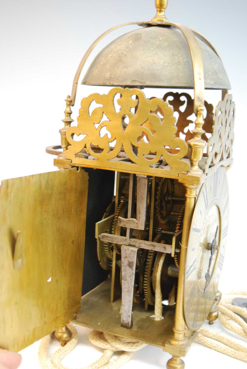 An 18th century brass lantern clock, the dial signed Rich(ard) Rayment Bury (St Edmunds), the - Bild 4 aus 6