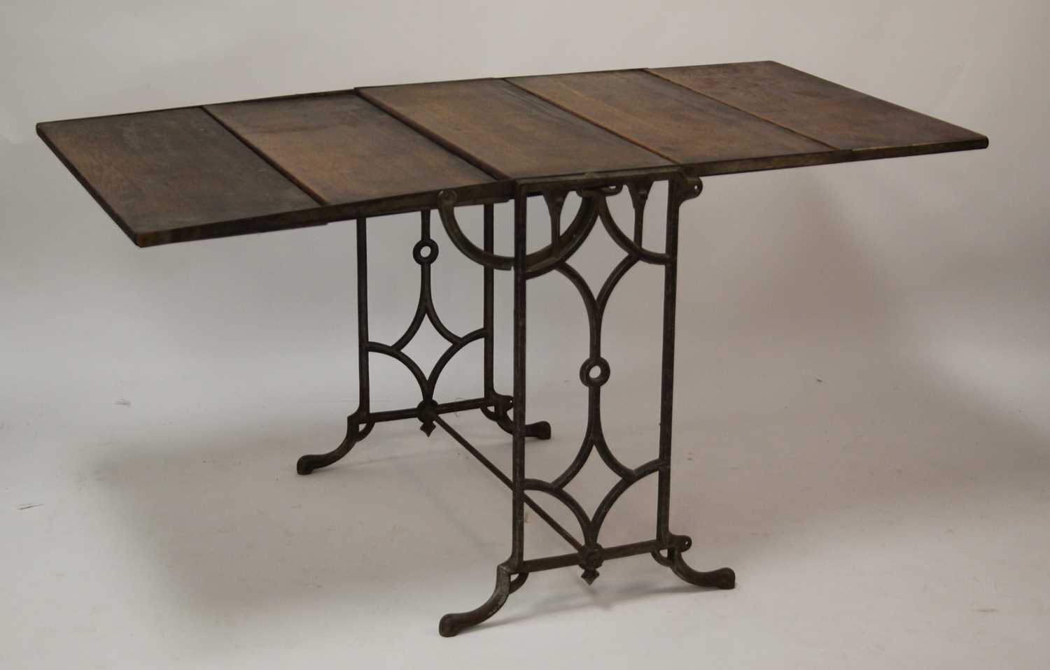 An early 20th century French oak and wrought iron metamorphic boulangerie rack, having five open - Bild 3 aus 4