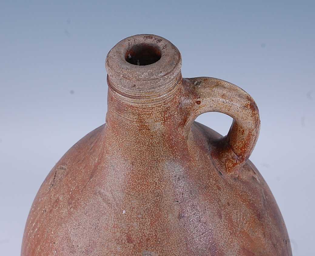 An early 18th century German salt glazed stoneware Bellarmine type flagon, of typical form, having a - Bild 4 aus 6