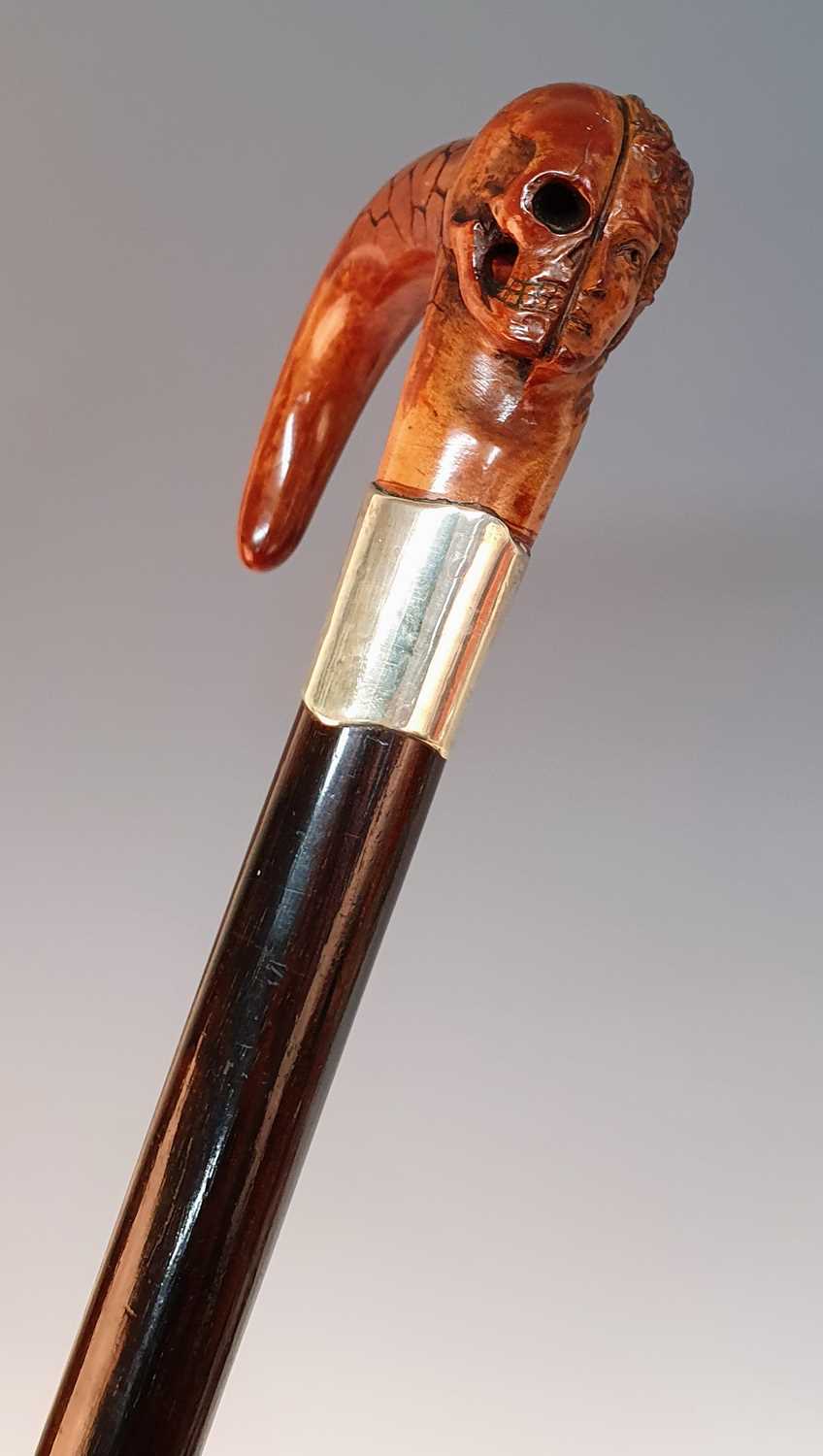 An early 20th century walking stick, having a carved yew handle in the form of a female head, half - Bild 5 aus 7