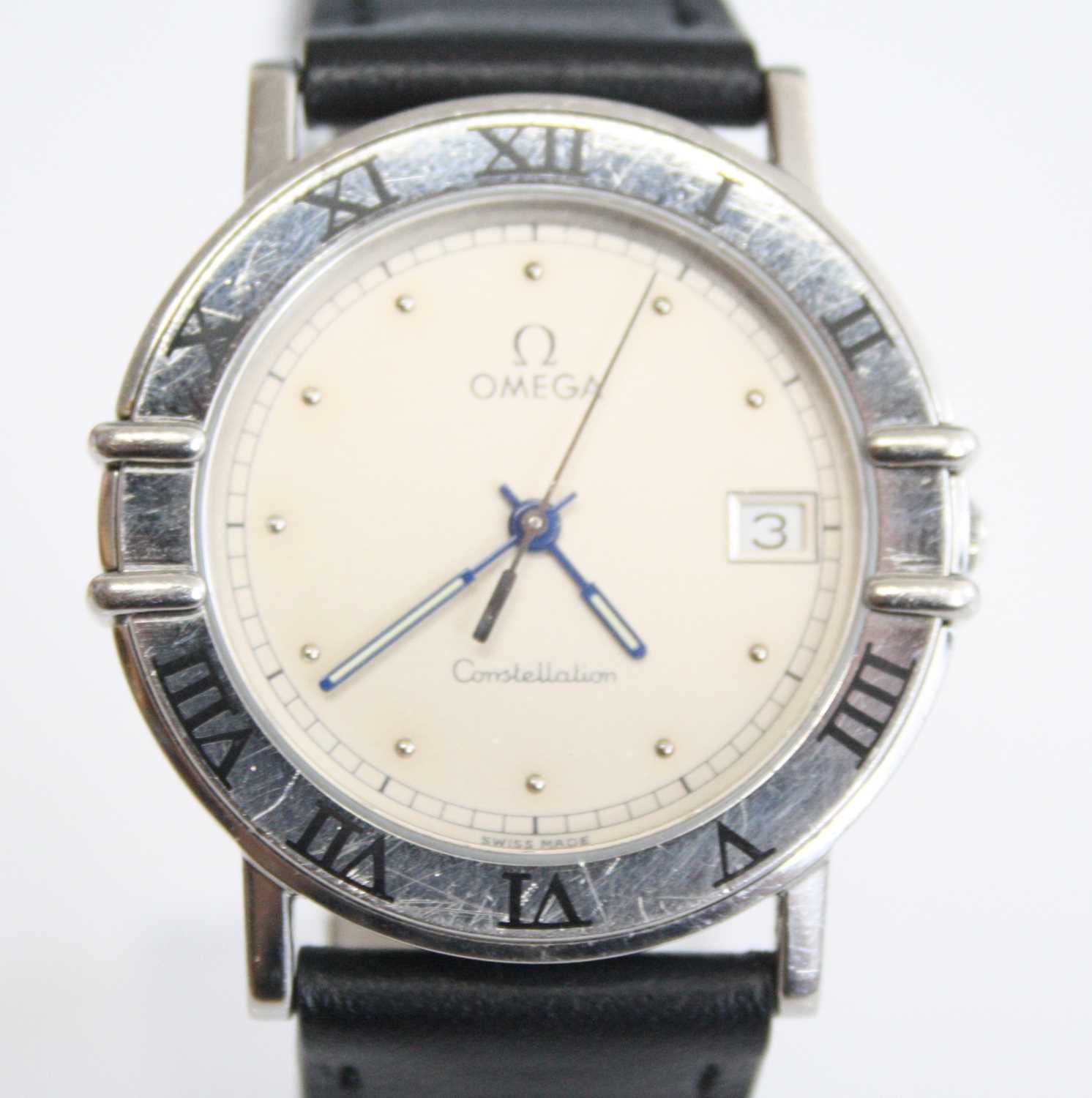 An Omega Constellation stainless steel quartz wristwatch, having a round cream dot dial and outer