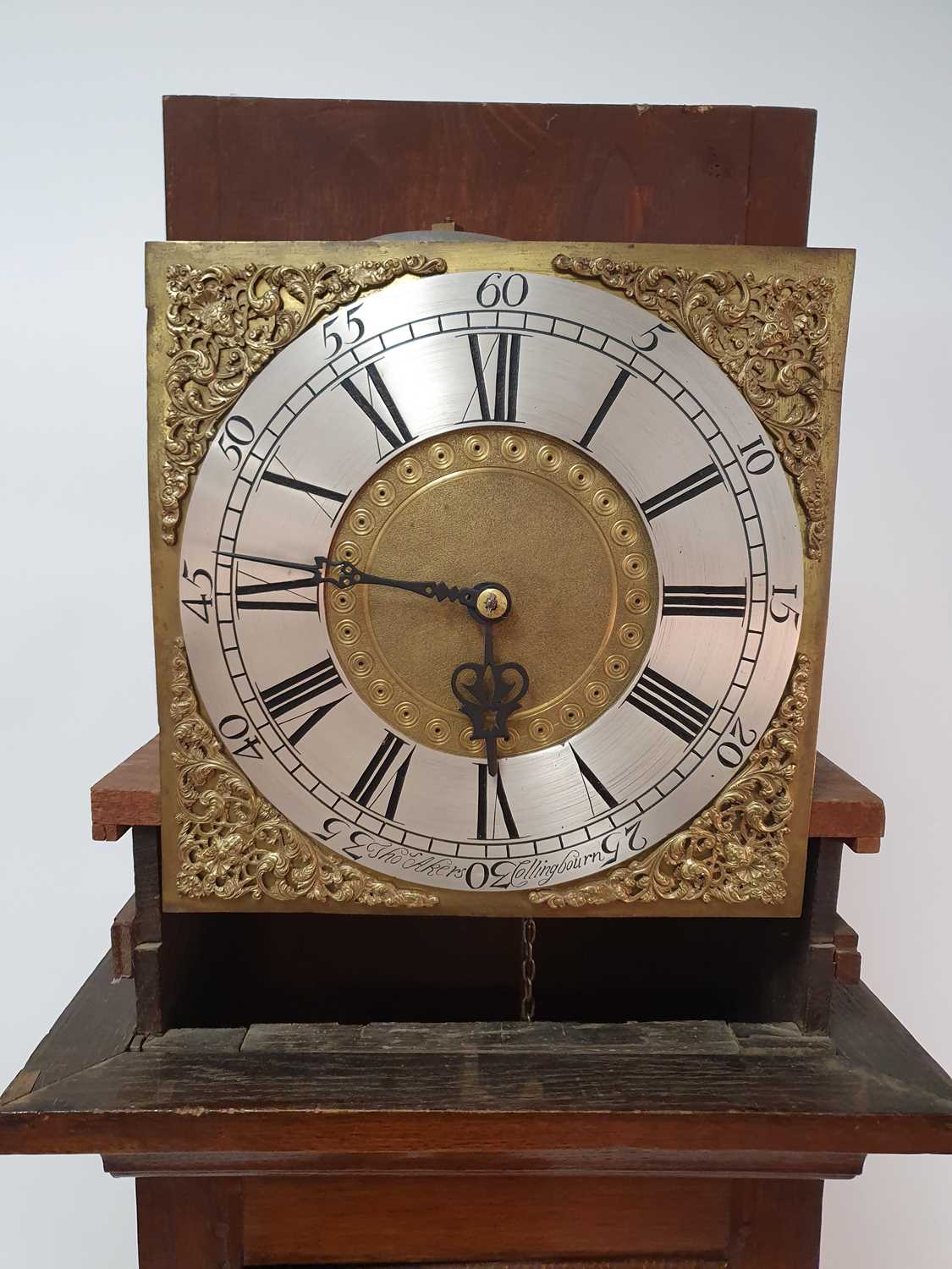 Thomas Akers of Collingbourn - a George III oak longcase clock, the 11" square brass dial having - Bild 2 aus 5