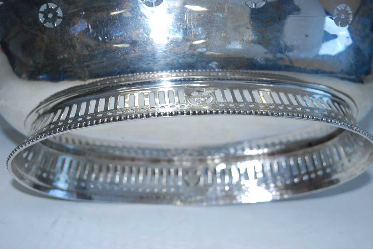 A George IV silver swing-handled cake basket, of oval form with beaded rims, pierced and engraved - Bild 6 aus 9