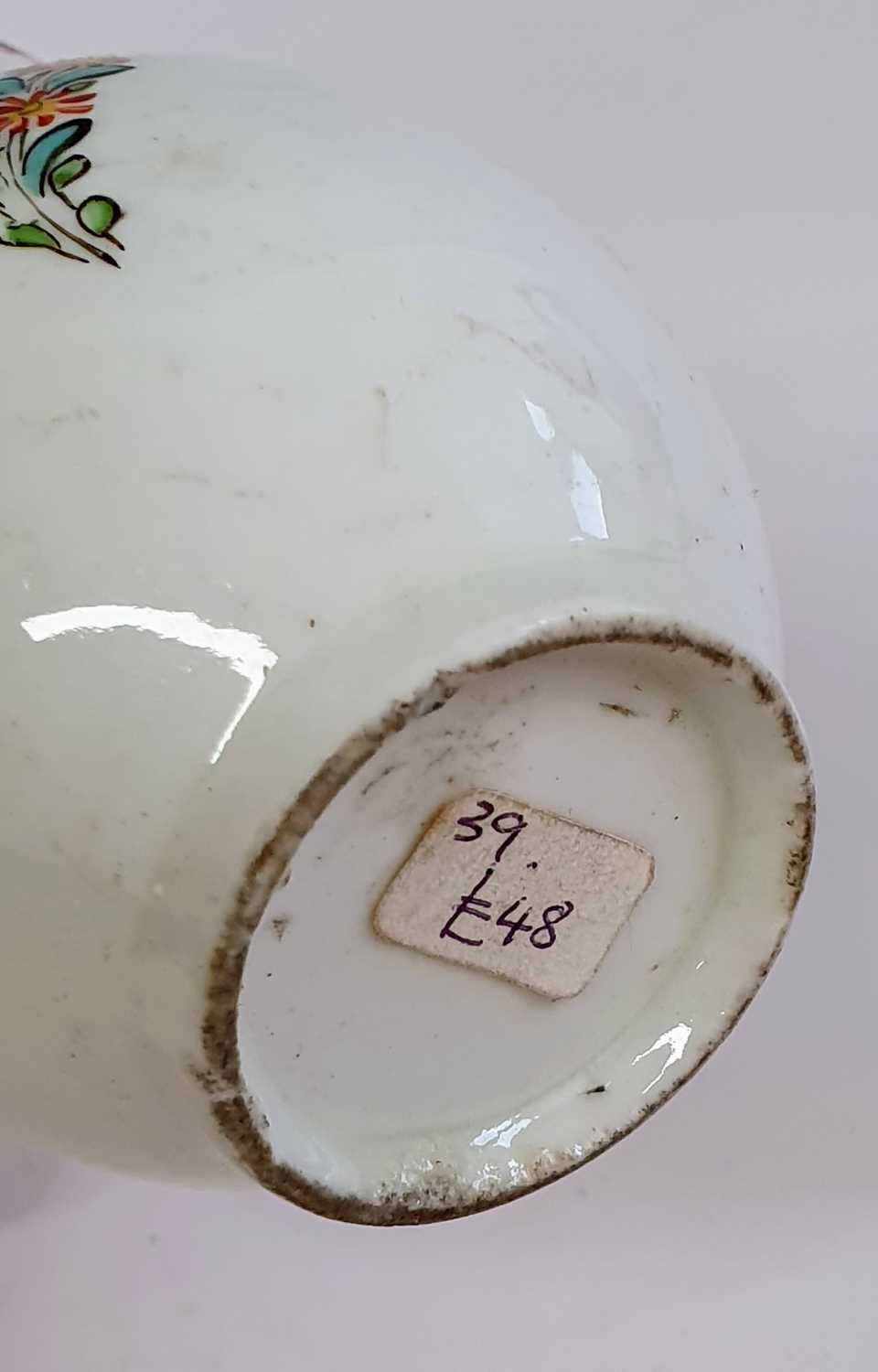A circa 1780 Lowestoft porcelain sparrowbeak jug, enamel decorated with floral sprays, h.9cm A - Bild 3 aus 5