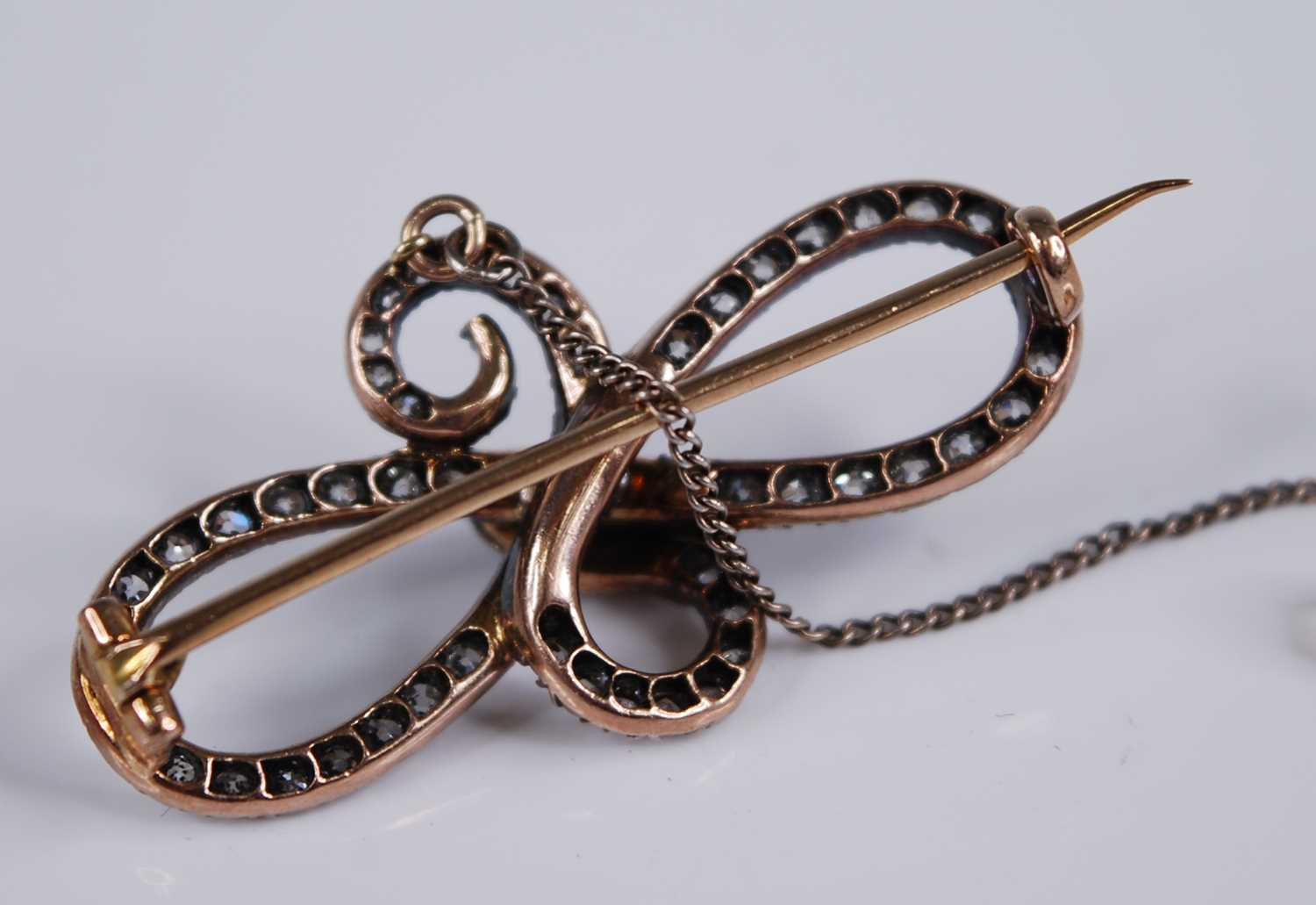 An Edwardian yellow metal diamond set snake brooch, comprising 63 graduated round cut diamonds, - Image 3 of 4
