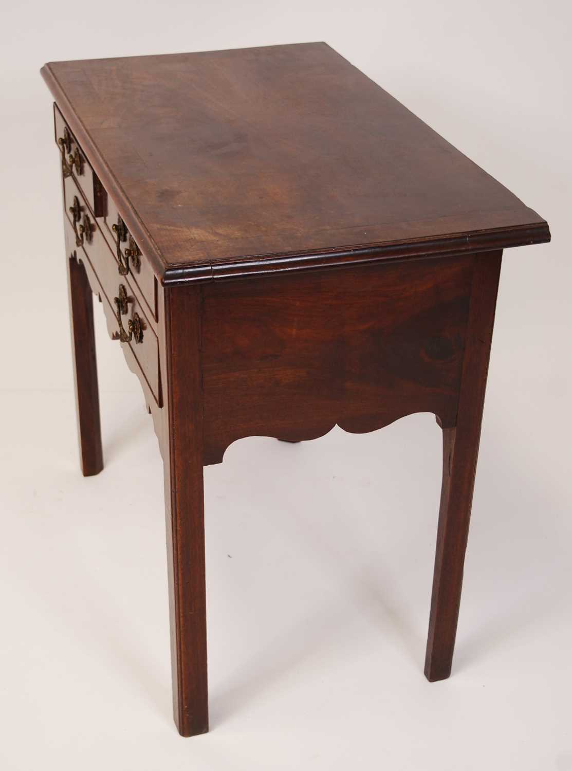 A George III mahogany and crossbanded lowboy, having configuration of two short over single long - Image 3 of 3