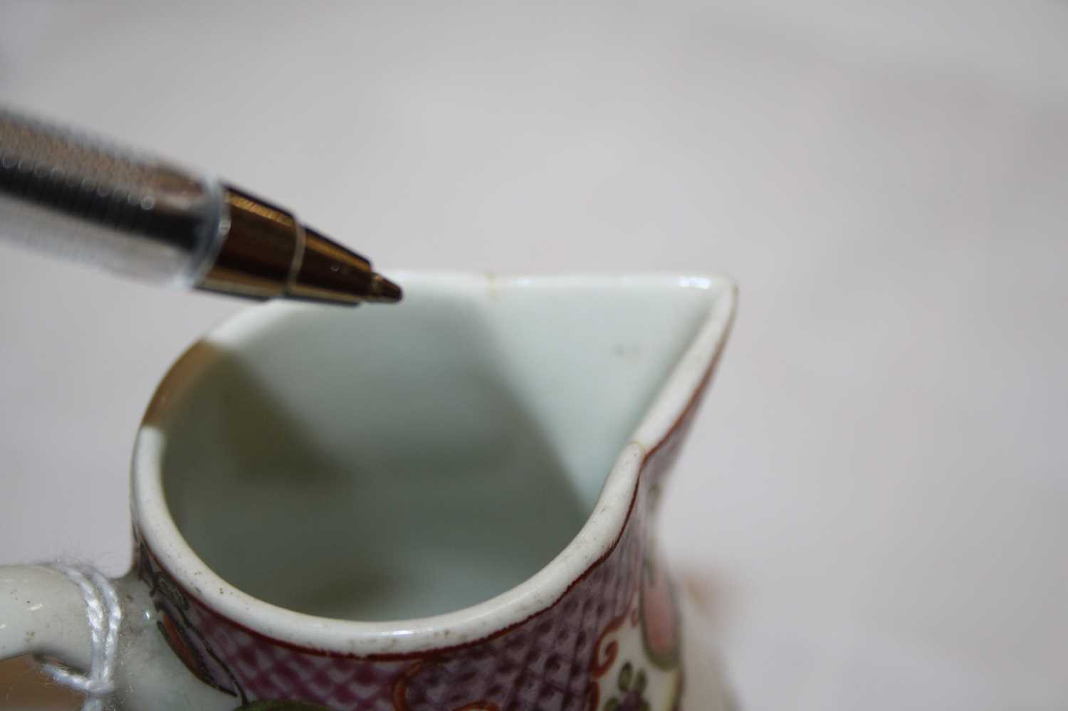 A circa 1780 Lowestoft porcelain sparrowbeak jug, enamel decorated with floral sprays below a diaper - Image 5 of 5